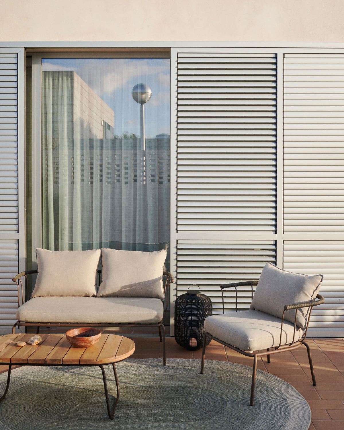Salguer Couchtisch outdoor massives Akazienholz Seil in Braun Ø 100 x 50 cm FSC 100% in Braun, Natur präsentiert im Onlineshop von KAQTU Design AG. Loungetisch ist von Kave Home