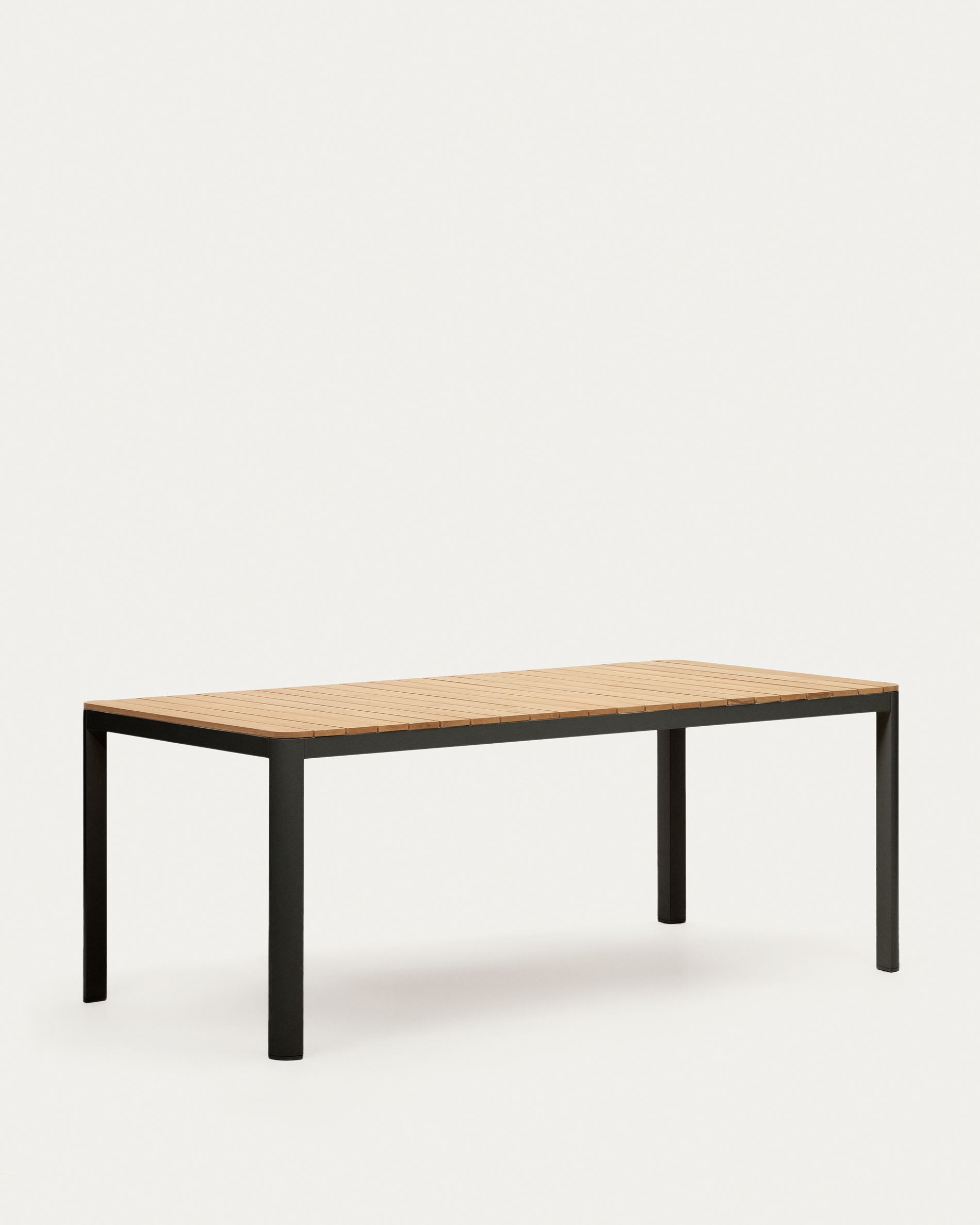 Eleganter Outdoor-Tisch aus massivem Teakholz und schwarzem Aluminium, 200x100 cm, perfekt für moderne Aussenbereiche.