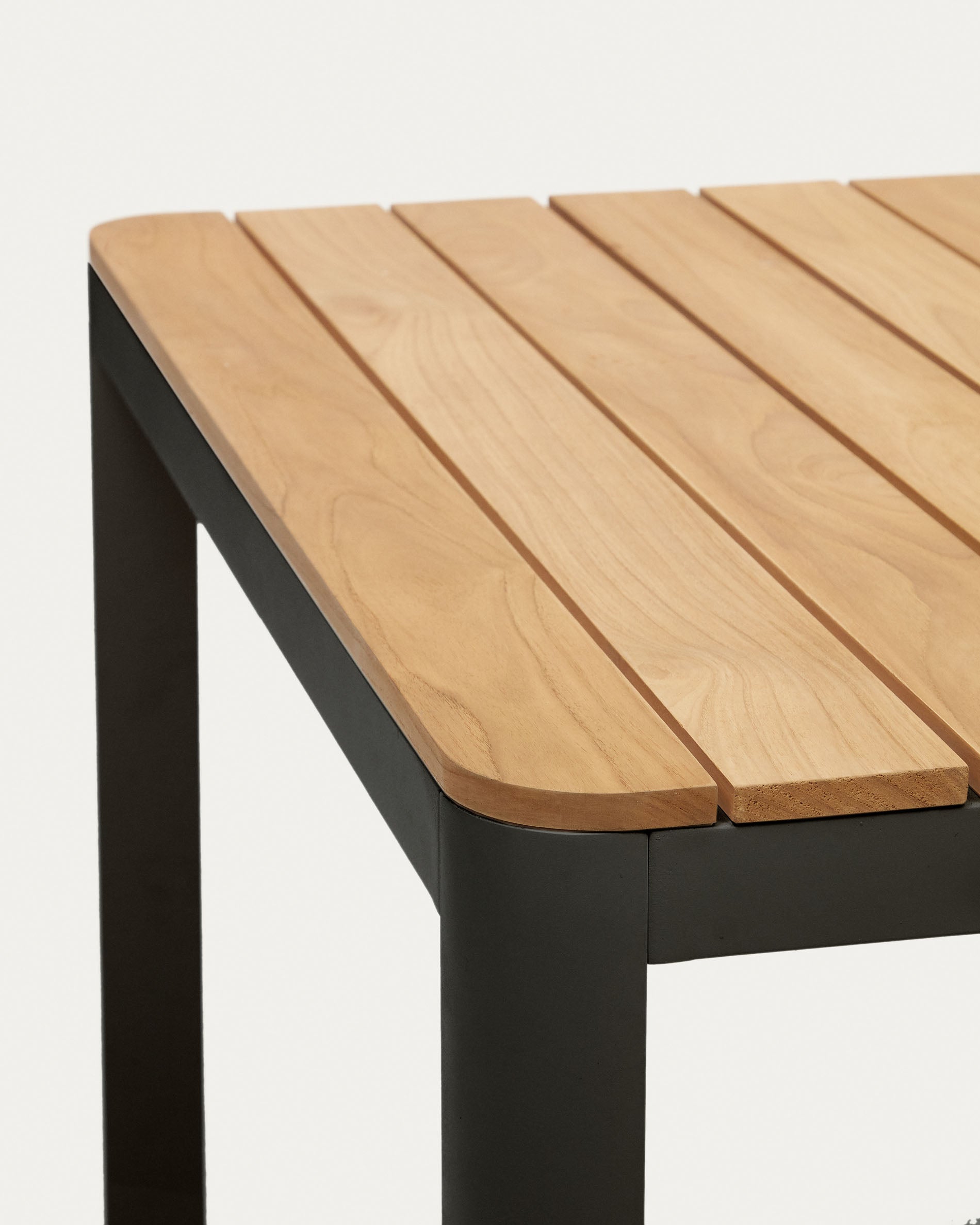 Stilvoller Gartentisch aus robustem Teakholz und Aluminium in Schwarz, 200 x 100 cm – ideal für gesellige Stunden im Freien.