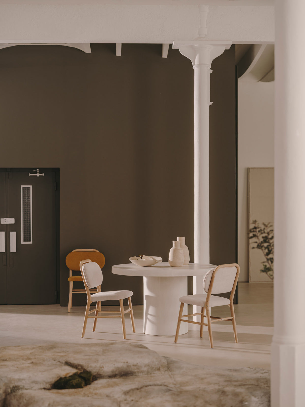 Aiguablava runder Tisch aus Zement in Weiss Ø 120 cm in Weiss präsentiert im Onlineshop von KAQTU Design AG. Gartentisch ist von Kave Home