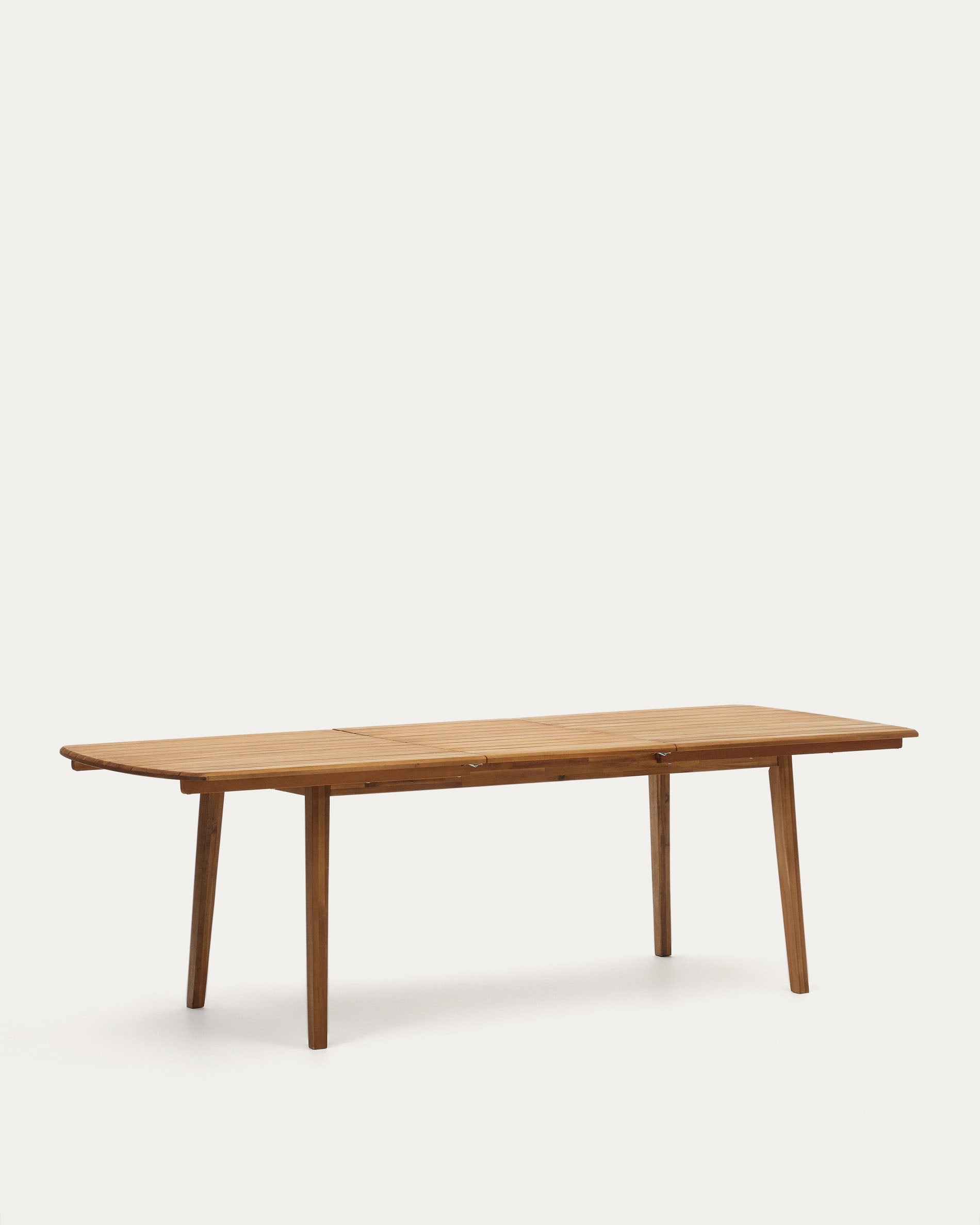 Thianna Gartentisch aus FSC-zertifiziertem Akazienholz, ausziehbar von 180 auf 240 cm, robust und stilvoll für den Aussenbereich.