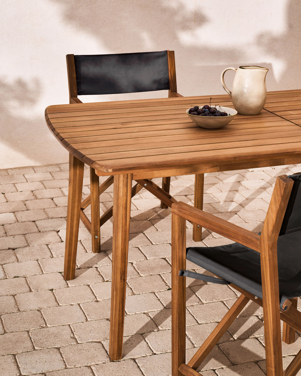 Thianna Outdoorausziehtisch aus massivem Akazienholz 180 (240) x 90 cm FSC 100% in Natur präsentiert im Onlineshop von KAQTU Design AG. Gartentisch ist von Kave Home