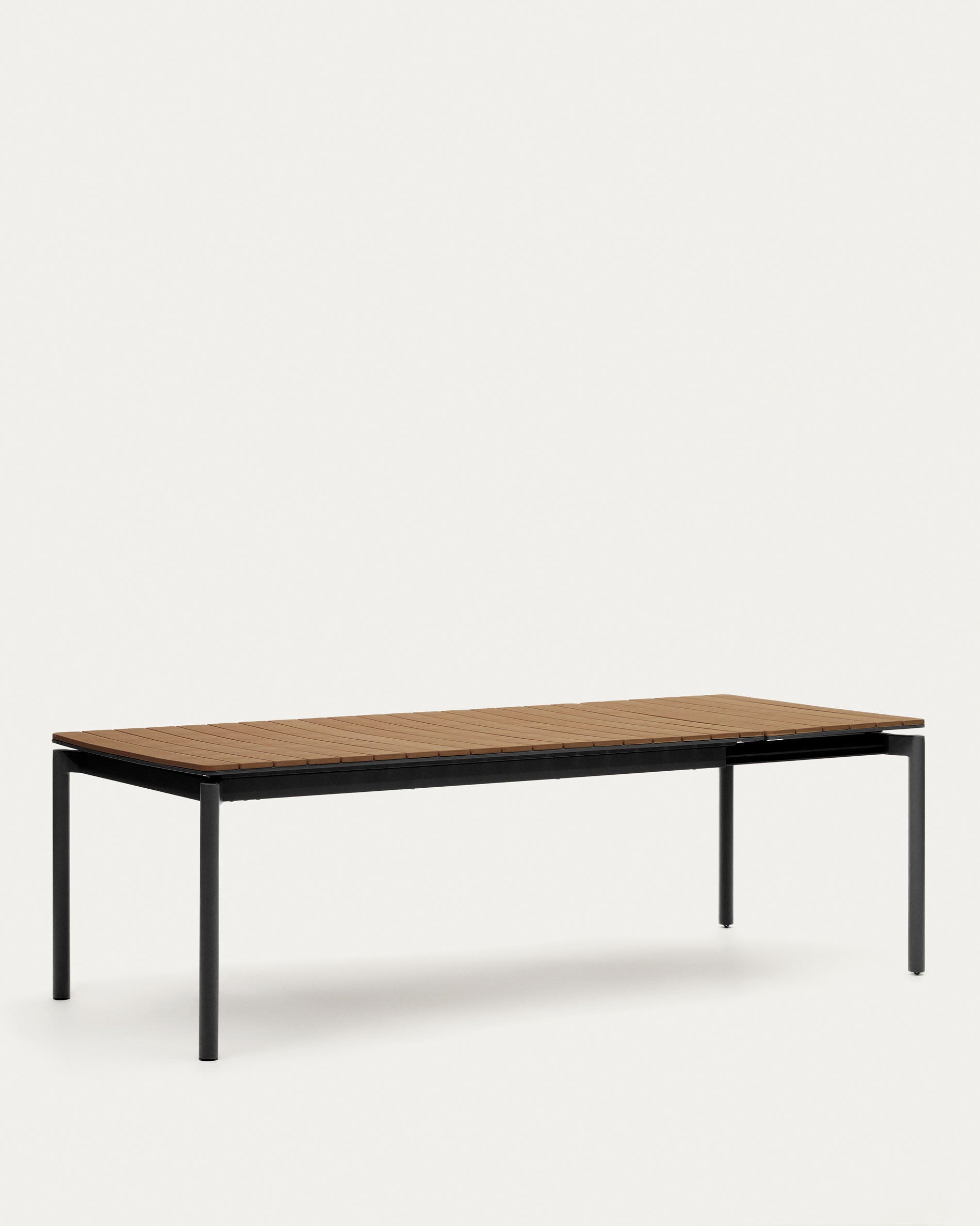 Moderner Gartentisch aus Poly-Holz und Aluminium, ausziehbar von 180 auf 240 cm, ideal für stilvolle Aussenbereiche.