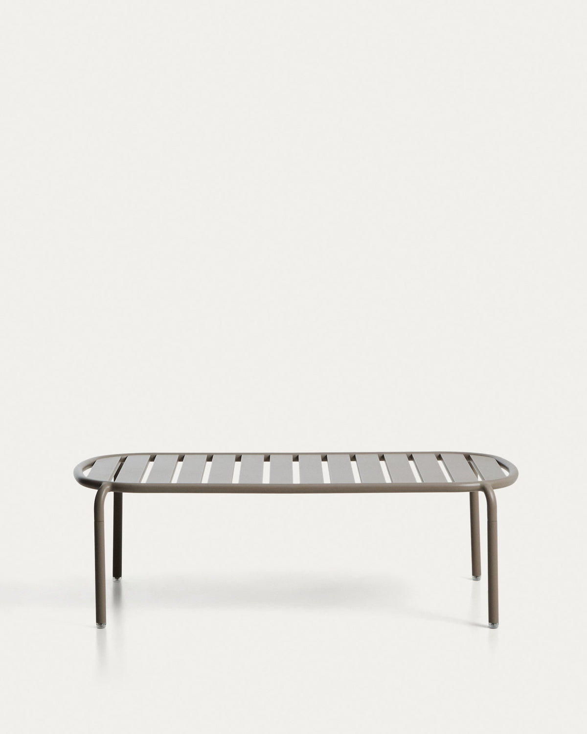 Outdoor-Couchtisch Joncols aus Aluminium mit taupefarbener Lackierung, Ø 113 x 65 cm in Taupe präsentiert im Onlineshop von KAQTU Design AG. Loungetisch ist von Kave Home