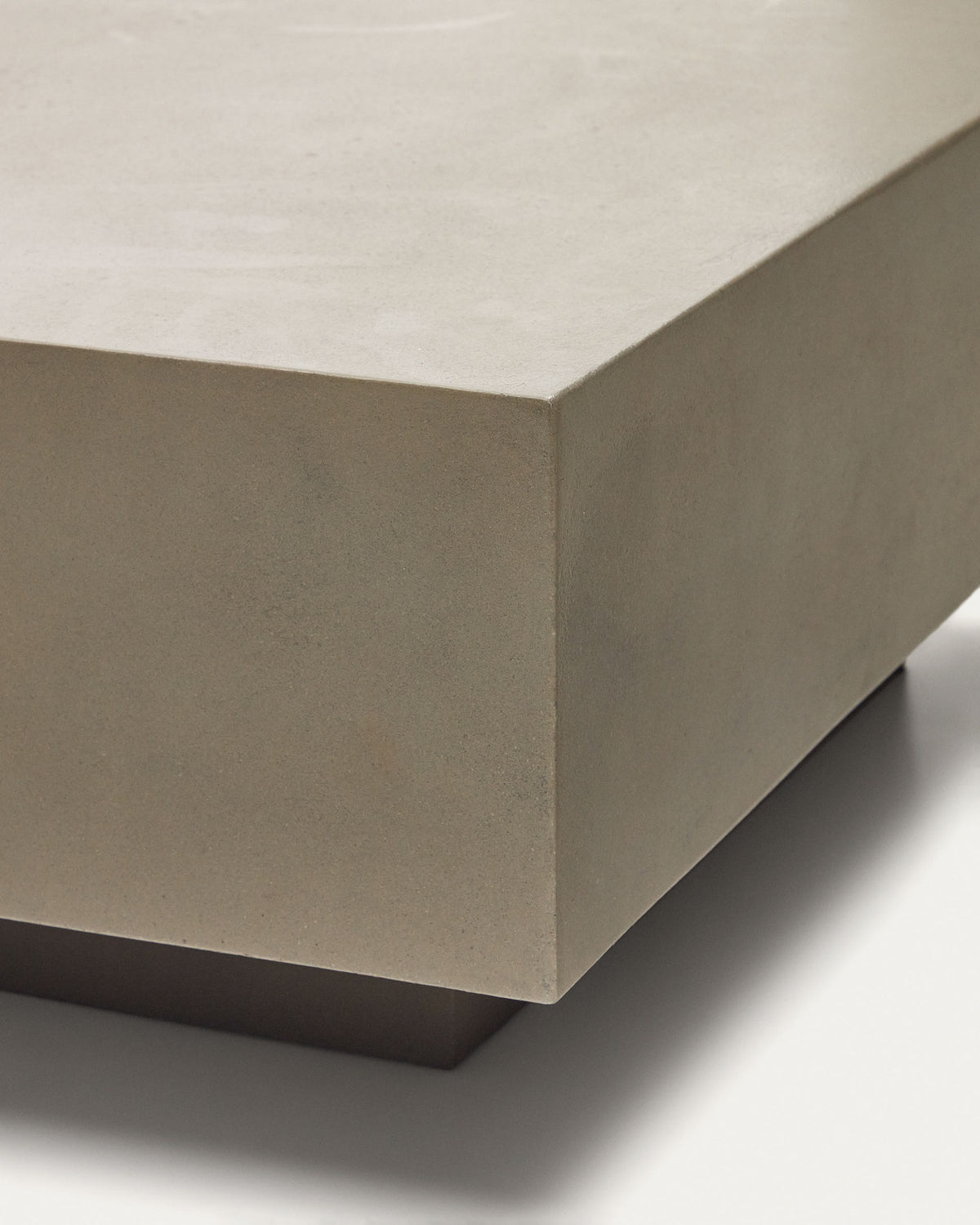 Rustella Couchtisch aus Zement 80 x 60 cm in Grau präsentiert im Onlineshop von KAQTU Design AG. Loungetisch ist von Kave Home