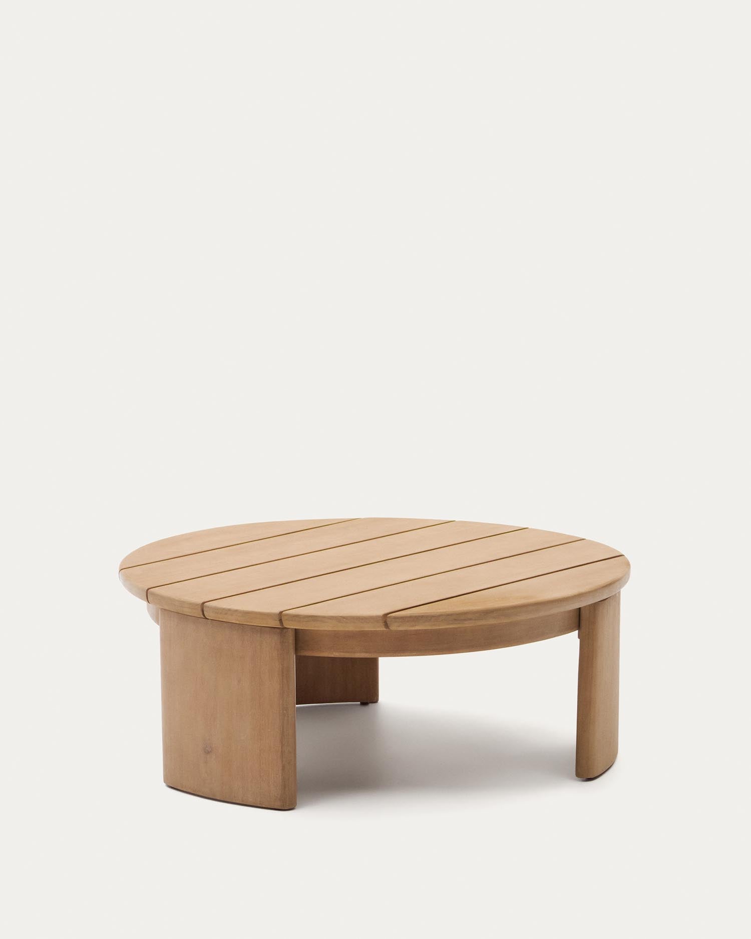 Eleganter Xoriguer Couchtisch aus FSC-zertifiziertem Eukalyptusholz, Ø 90 cm, ideal für stilvolle Innen- und Aussenbereiche.