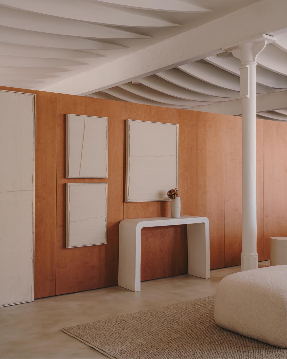 Stilvolle weisse Zementkonsole 120x80 cm von Kave Home für Innenräume.