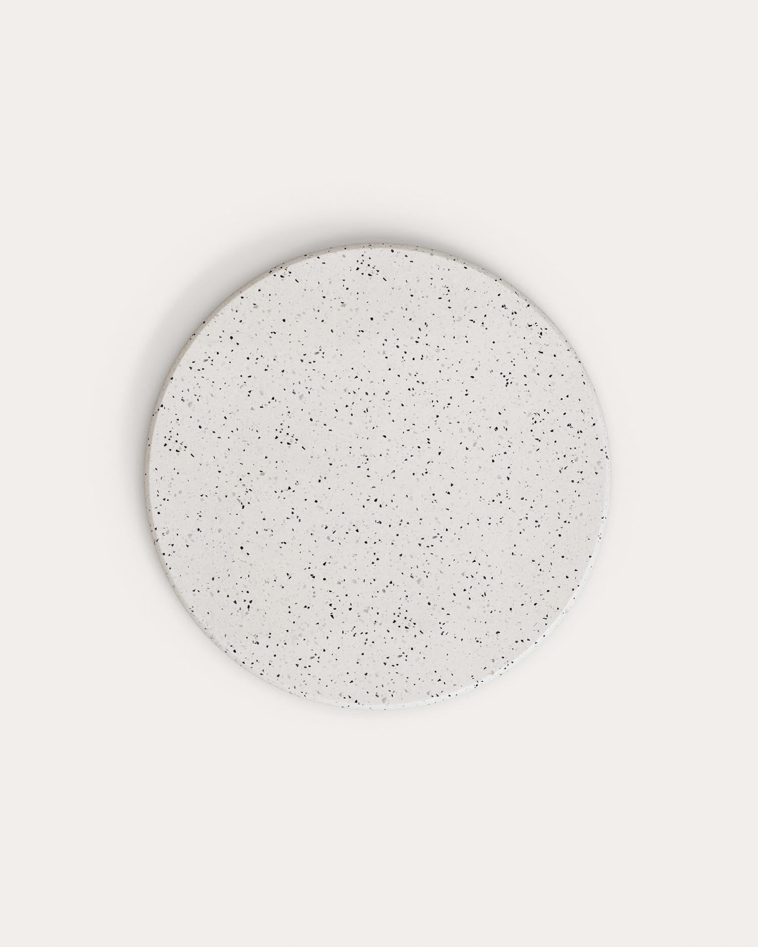Runder Gartentisch Saura aus weissem Terrazzo Ø 70 cm in Weiss präsentiert im Onlineshop von KAQTU Design AG. Gartentisch ist von Kave Home