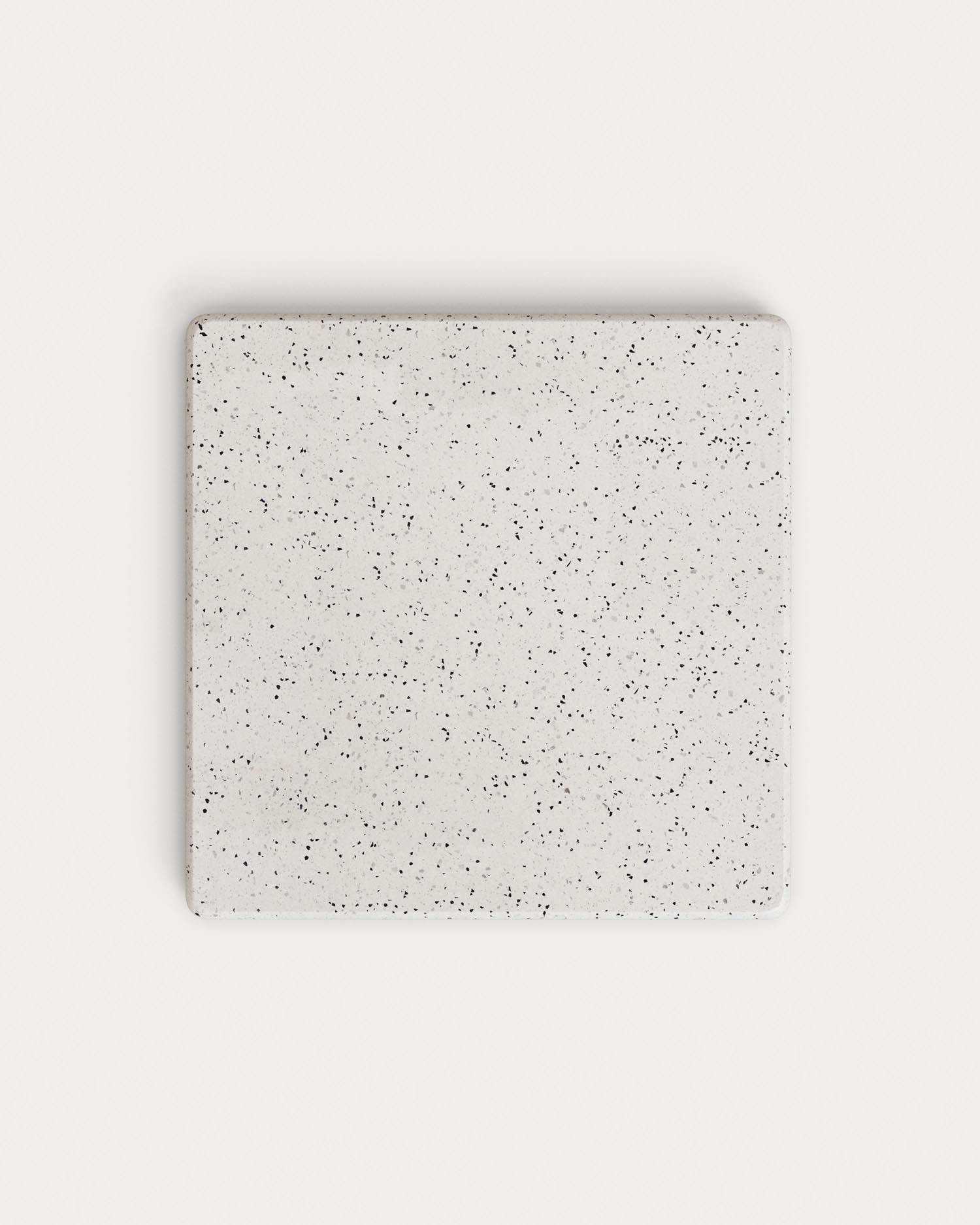 Saura Gartentischplatte quadratisch aus weissem Terrazzo 70 x 70 cm in Weiss präsentiert im Onlineshop von KAQTU Design AG. Gartentisch ist von Kave Home