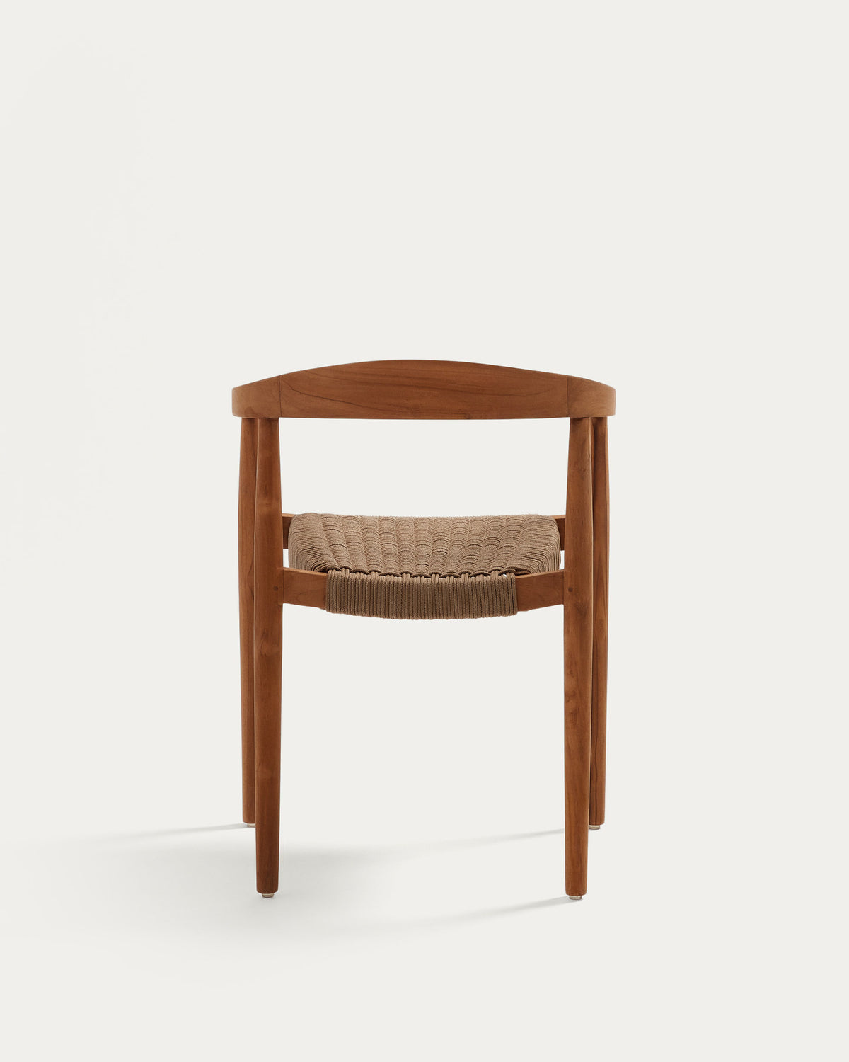 Stapelbarer Outdoor-Stuhl Ydalia aus massivem Teakholz mit natürlichem Finish und beigem Seil in Natur, Beige präsentiert im Onlineshop von KAQTU Design AG. Gartenstuhl mit Armlehnen ist von Kave Home