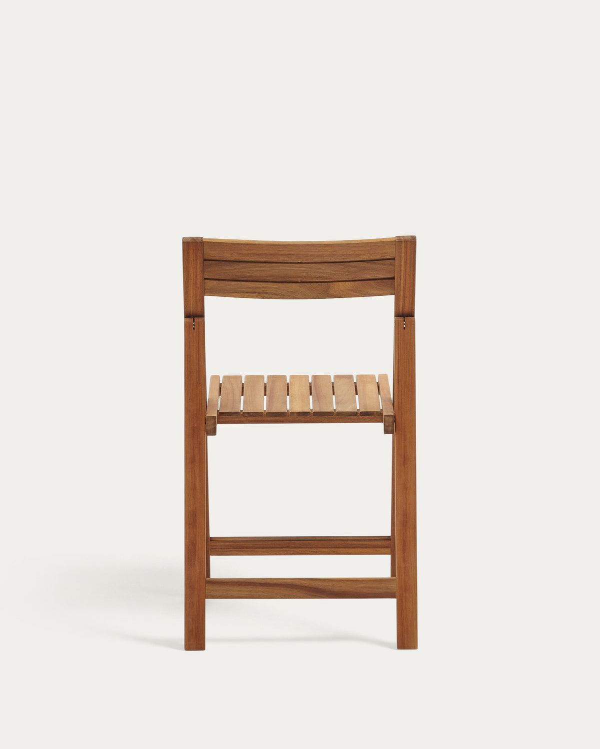 Sadirar Outdoor Klappstuhl aus massivem Akazienholz FSC 100% in Natur präsentiert im Onlineshop von KAQTU Design AG. Gartenstuhl mit Armlehnen ist von Kave Home