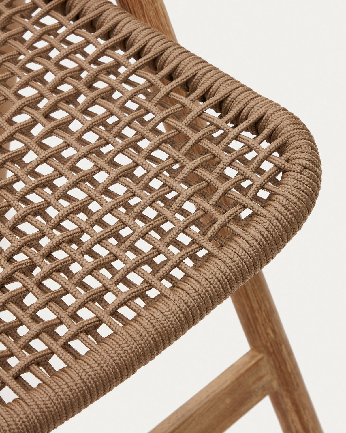 Klappstuhl Dandara aus Akazienmassivholz und einer Stahlstruktur mit geflochtener Sitzfläche in beige FSC 100% in Natur, Beige präsentiert im Onlineshop von KAQTU Design AG. Gartenstuhl ist von Kave Home