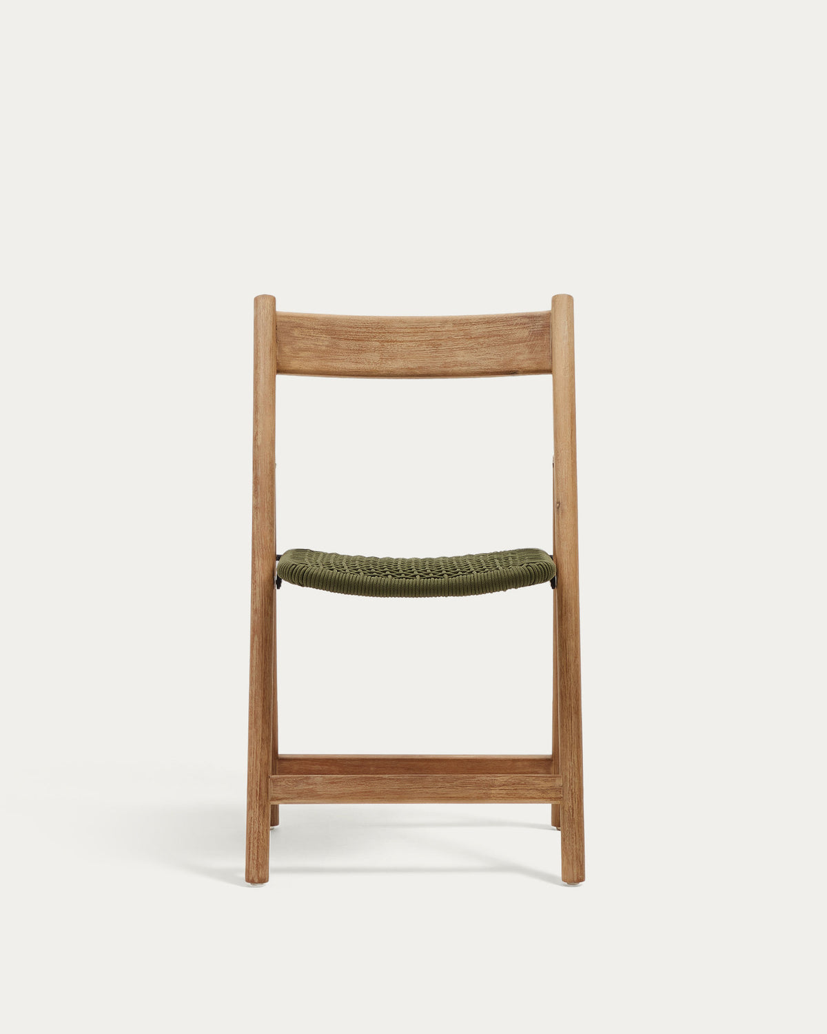 Klappstuhl Dandara aus Akazienmassivholz und einer Stahlstruktur mit geflochtener Sitzfläche in grün FSC 100% in Natur, Grün präsentiert im Onlineshop von KAQTU Design AG. Gartenstuhl ist von Kave Home