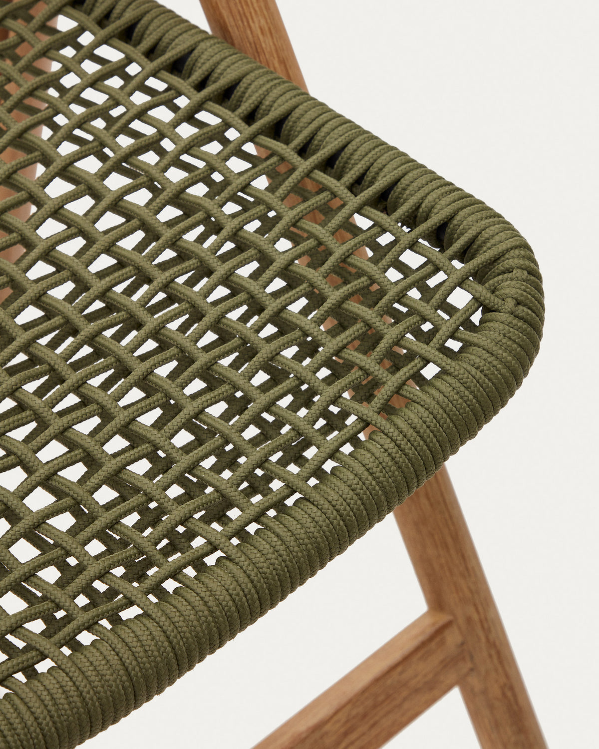 Klappstuhl Dandara aus Akazienmassivholz und einer Stahlstruktur mit geflochtener Sitzfläche in grün FSC 100% in Natur, Grün präsentiert im Onlineshop von KAQTU Design AG. Gartenstuhl ist von Kave Home