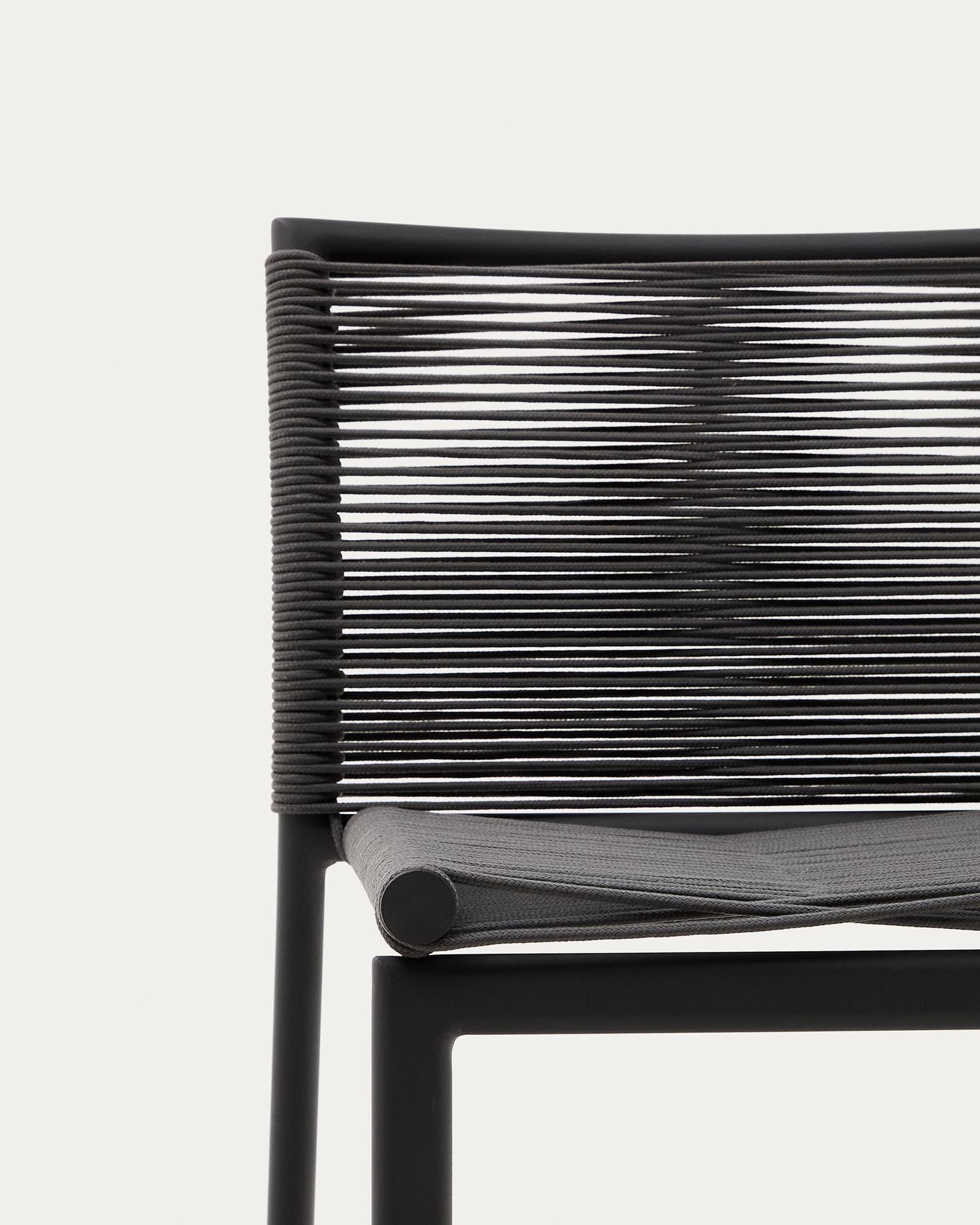 Eleganter Outdoor-Hocker mit robustem Aluminiumrahmen und Seilgeflecht, perfekt für moderne Außenbereiche, Höhe 65 cm.