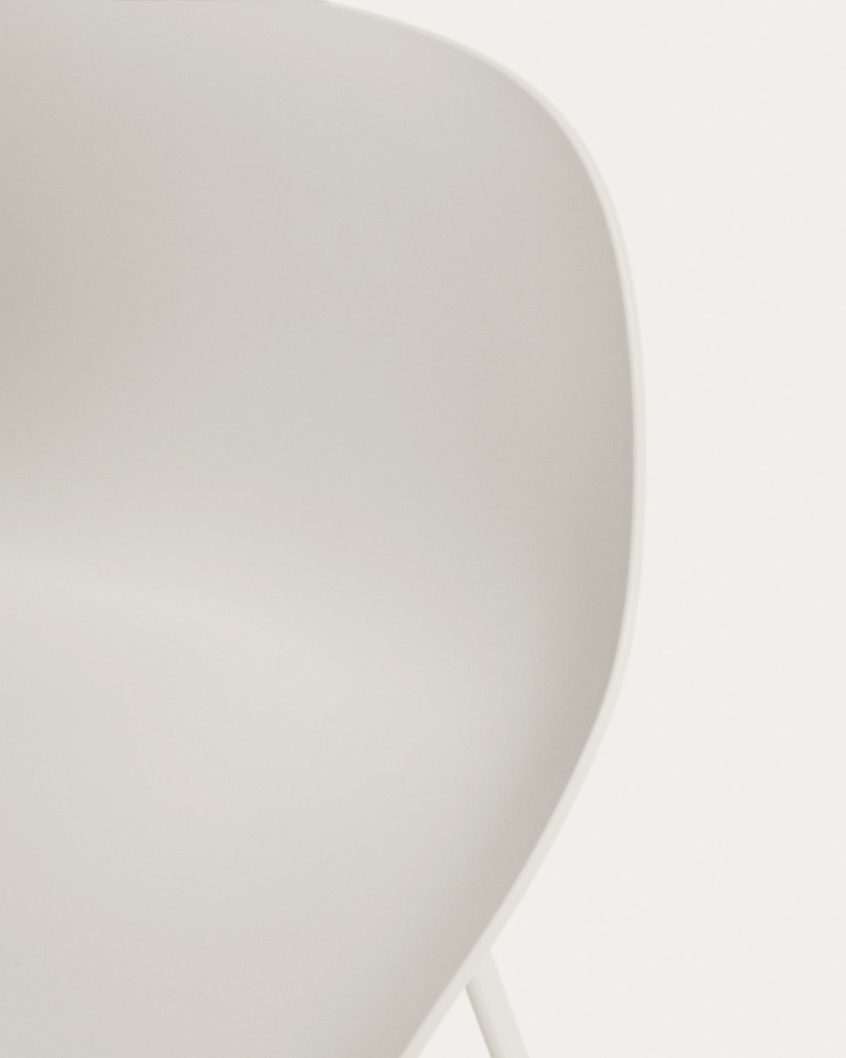 Altea beiger Hocker mit beige lackierten Stahlbeinen 75 cm in Beige präsentiert im Onlineshop von KAQTU Design AG. Outdoor-Barstuhl ist von Kave Home
