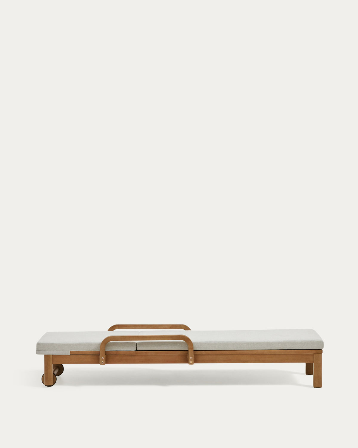 Sonsaura Liege aus massivem Eukalyptusholz FSC 100% in Natur, Grau präsentiert im Onlineshop von KAQTU Design AG. Liegestuhl ist von Kave Home