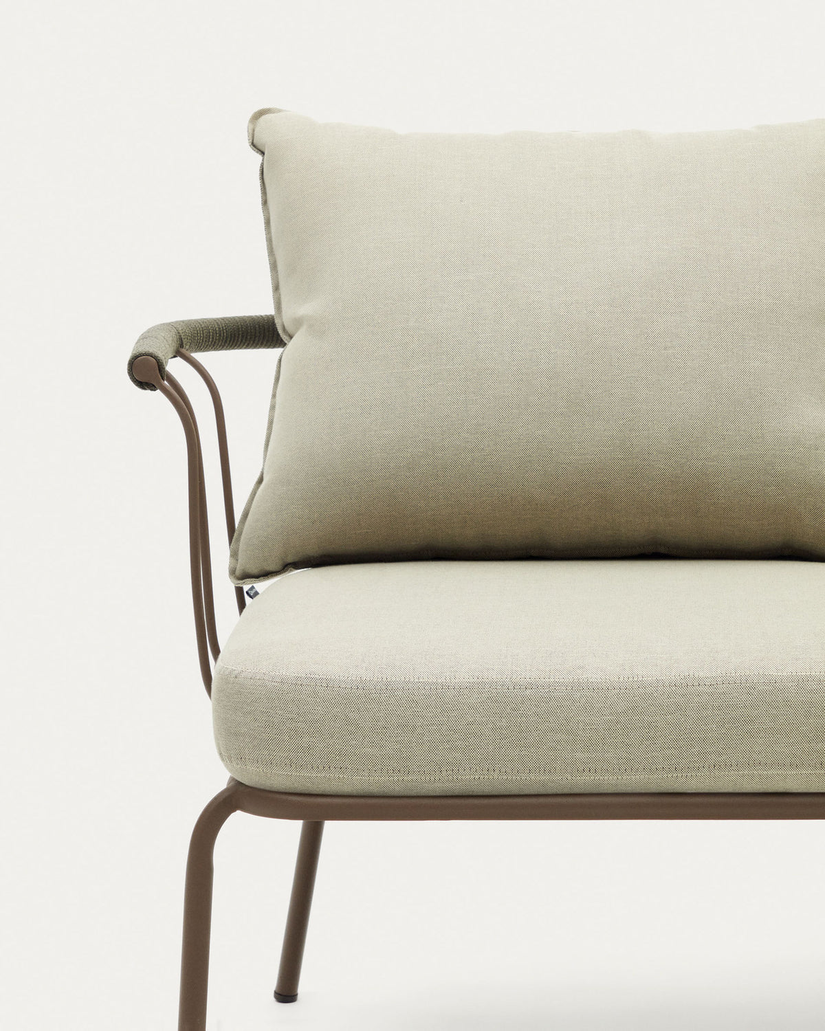 Salguer 2-Sitzer-Sofa aus grünem Seil und Stahl in Braun 134 cm in Braun, Beige, Grün präsentiert im Onlineshop von KAQTU Design AG. Lounge Sofa ist von Kave Home