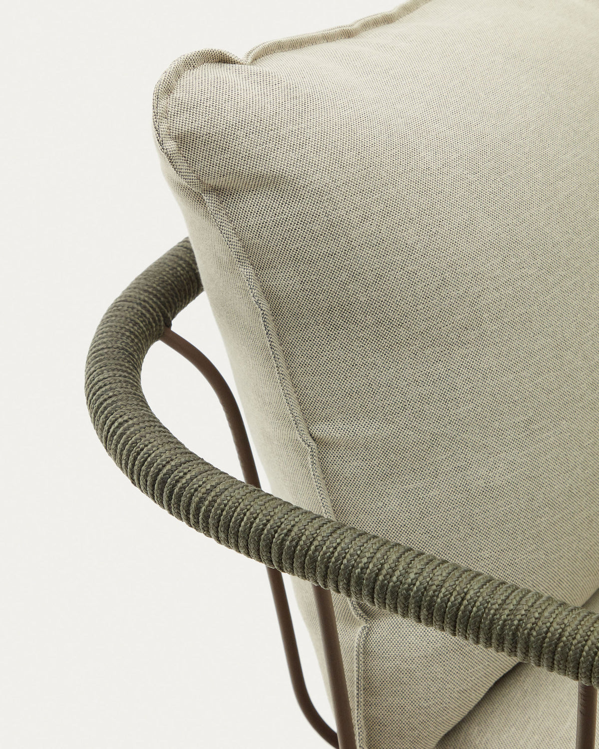 Salguer 2-Sitzer-Sofa aus grünem Seil und Stahl in Braun 134 cm in Braun, Beige, Grün präsentiert im Onlineshop von KAQTU Design AG. Lounge Sofa ist von Kave Home