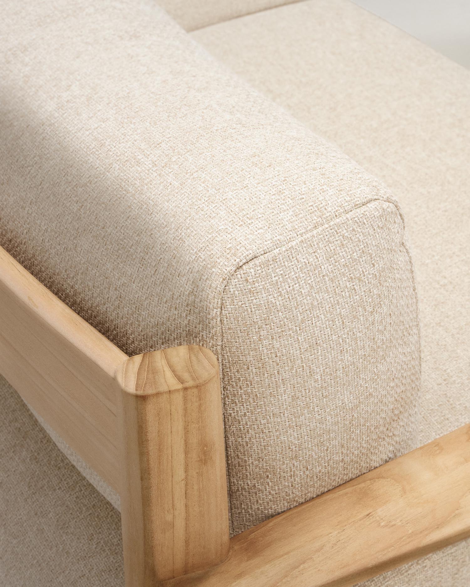 Hochwertiges Tirant 3-Sitzer-Sofa aus FSC-zertifiziertem Teakholz, 212 cm, vereint Komfort und modernes Design für Ihr Zuhause.