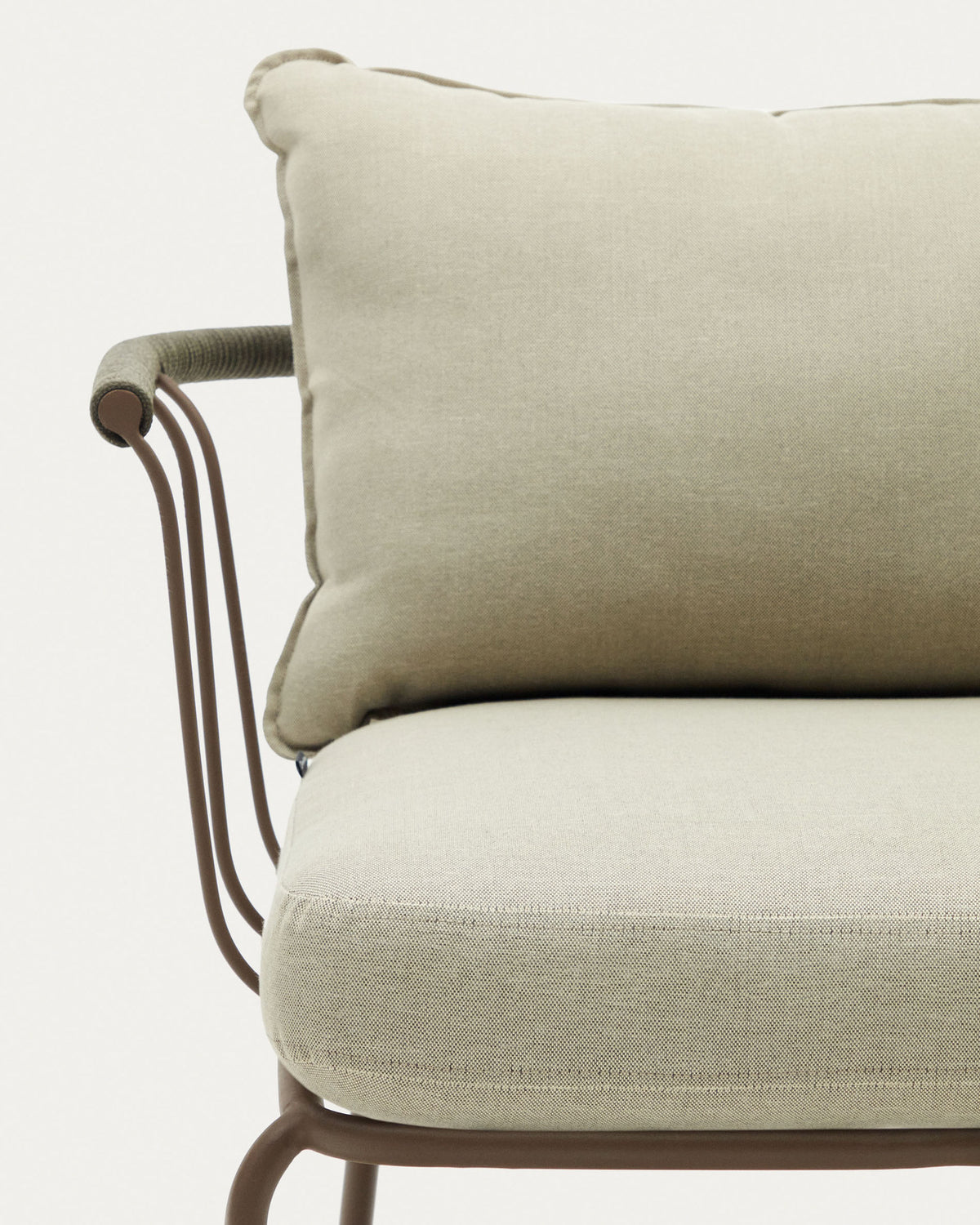 Salguer Sessel aus grünem Seil und Stahl in Braun in Braun, Beige, Grün präsentiert im Onlineshop von KAQTU Design AG. Outdoor-Sessel mit Armlehnen ist von Kave Home