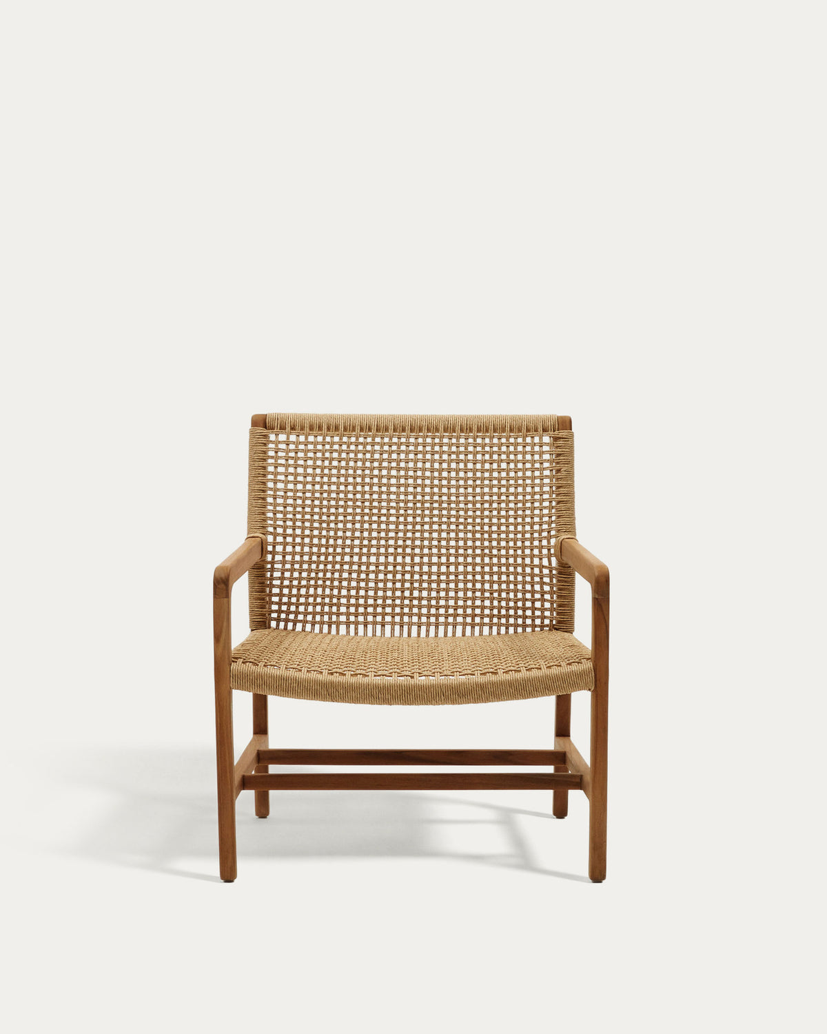 Sabolla Sessel aus massivem Teakholz in Natur präsentiert im Onlineshop von KAQTU Design AG. Outdoor-Sessel mit Armlehnen ist von Kave Home