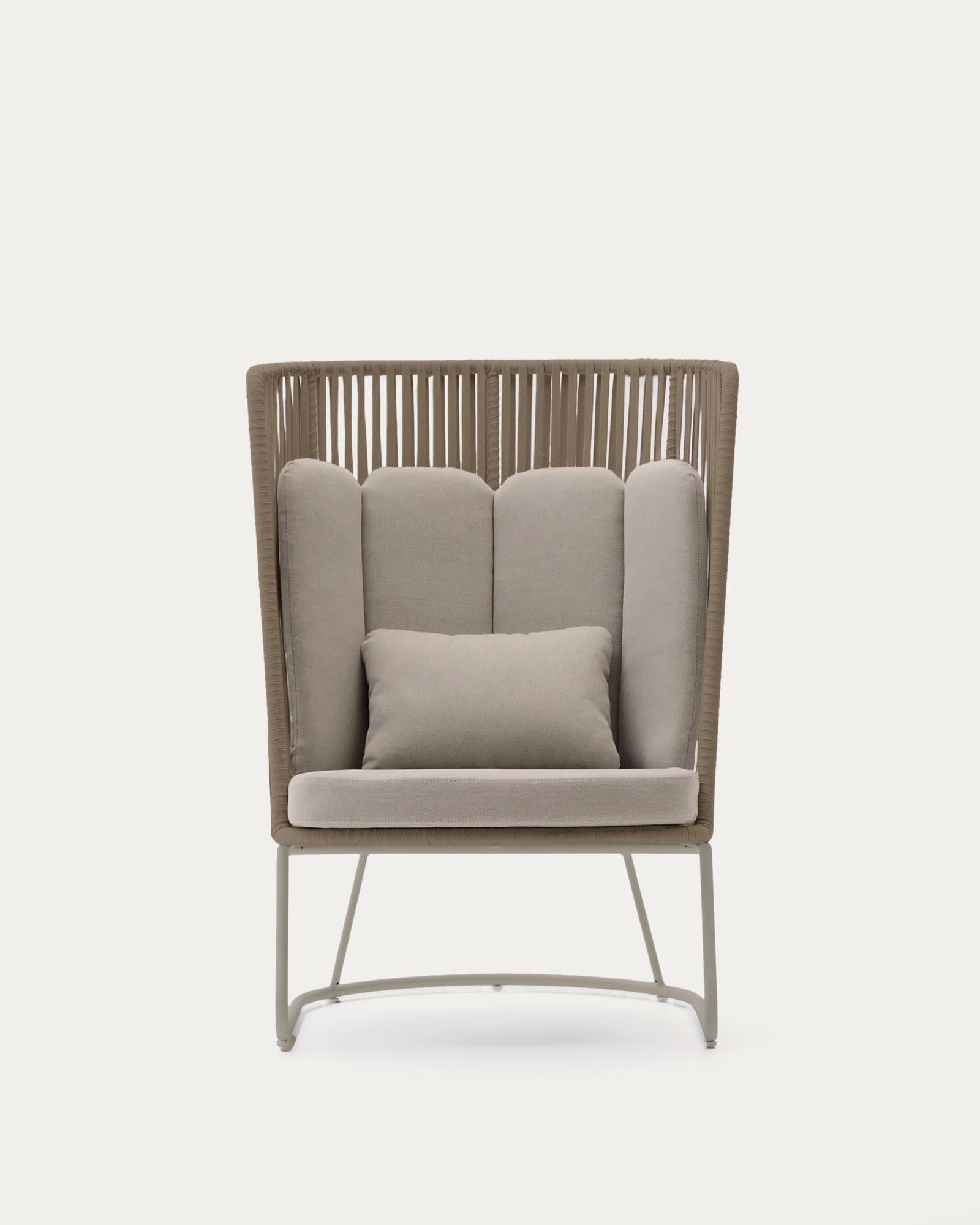 Bequemer Outdoor-Sessel Saconca mit hoher Rückenlehne, aus strapazierfähigem Seil und beige beschichtetem Stahl, perfekt für Garten und Terrasse.
