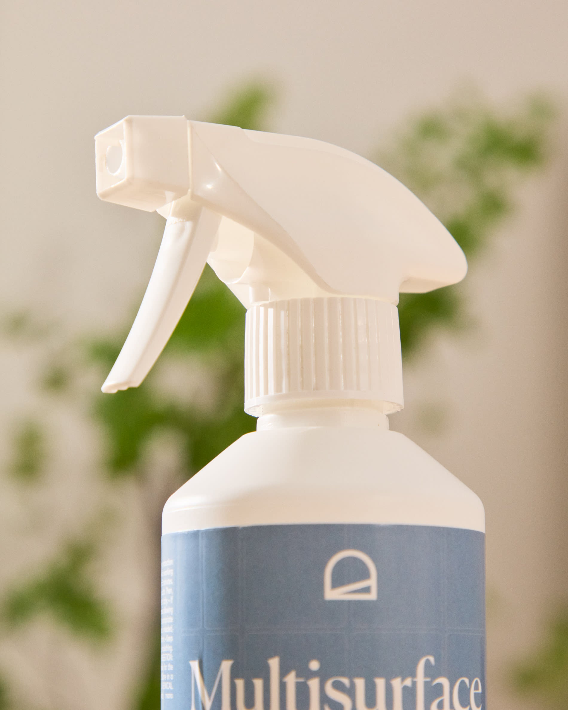 Multi-Flächen-Reiniger Sterina für den Aussenbereich 500 ml in Blau präsentiert im Onlineshop von KAQTU Design AG. Reinigungsmittel ist von Kave Home