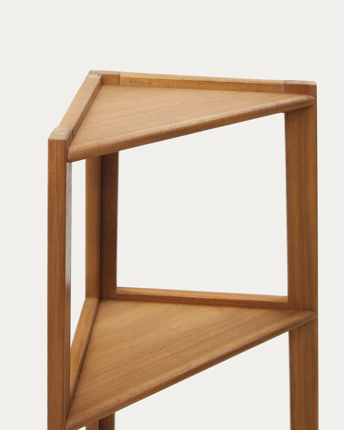 Victora Outdoor Regal aus massivem Akazienholz 42 x 150 cm FSC 100% in Natur präsentiert im Onlineshop von KAQTU Design AG. Outdoor-Regal ist von Kave Home