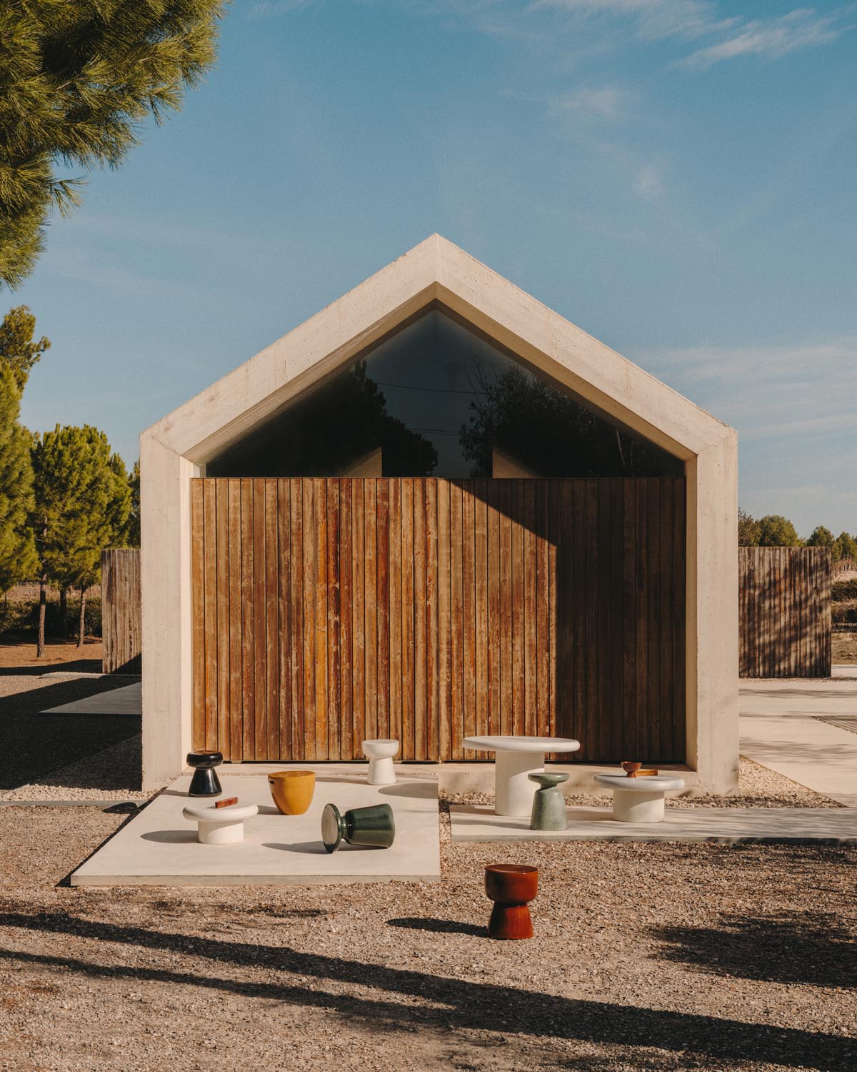 Moderner Pada Beistelltisch aus weissem Terrazzo, Ø 40 cm, Kave Home.