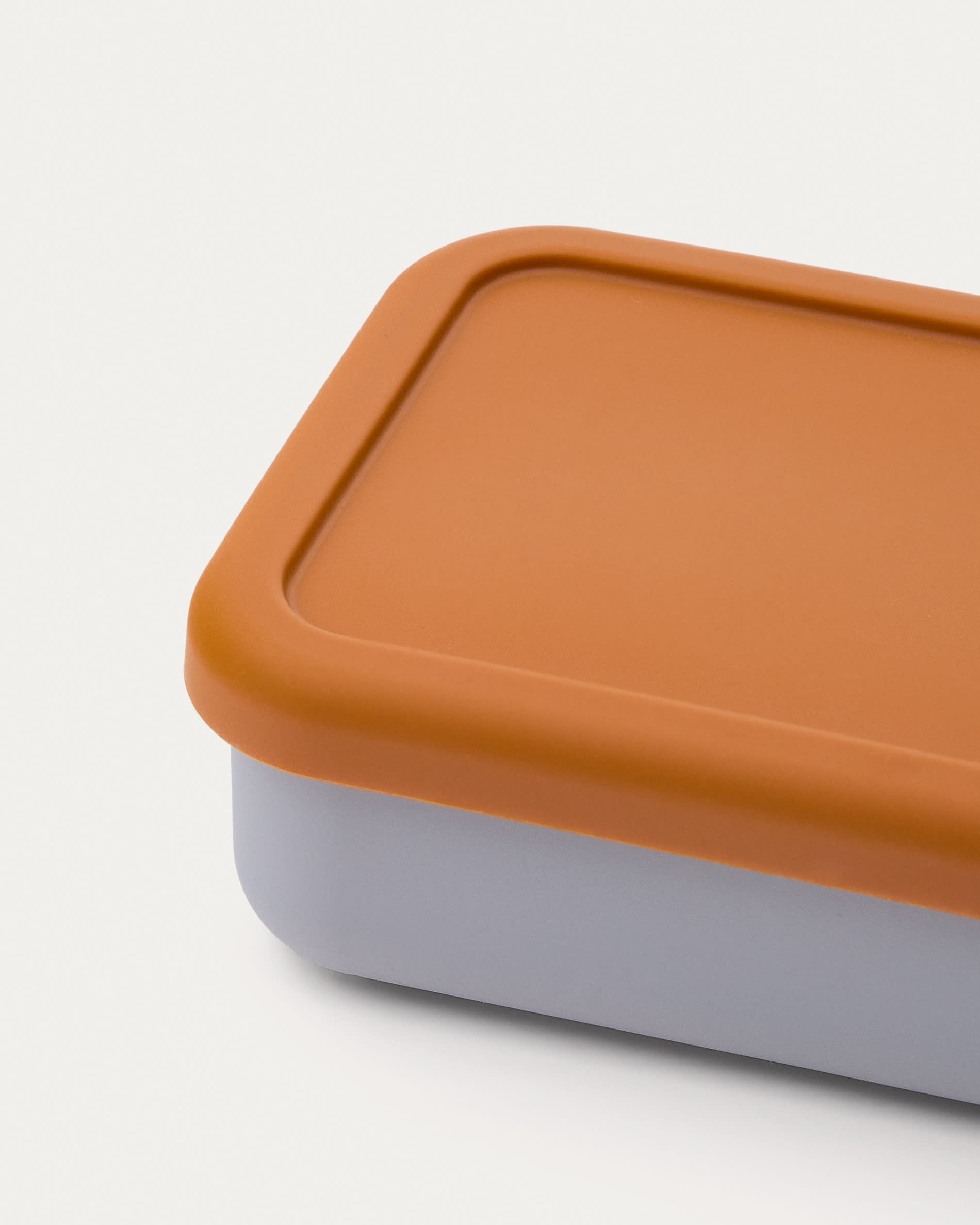 Lunchbox Lili aus Silikon orange und blau in Orange, Blau präsentiert im Onlineshop von KAQTU Design AG. Geschirr Kids ist von Kave Home