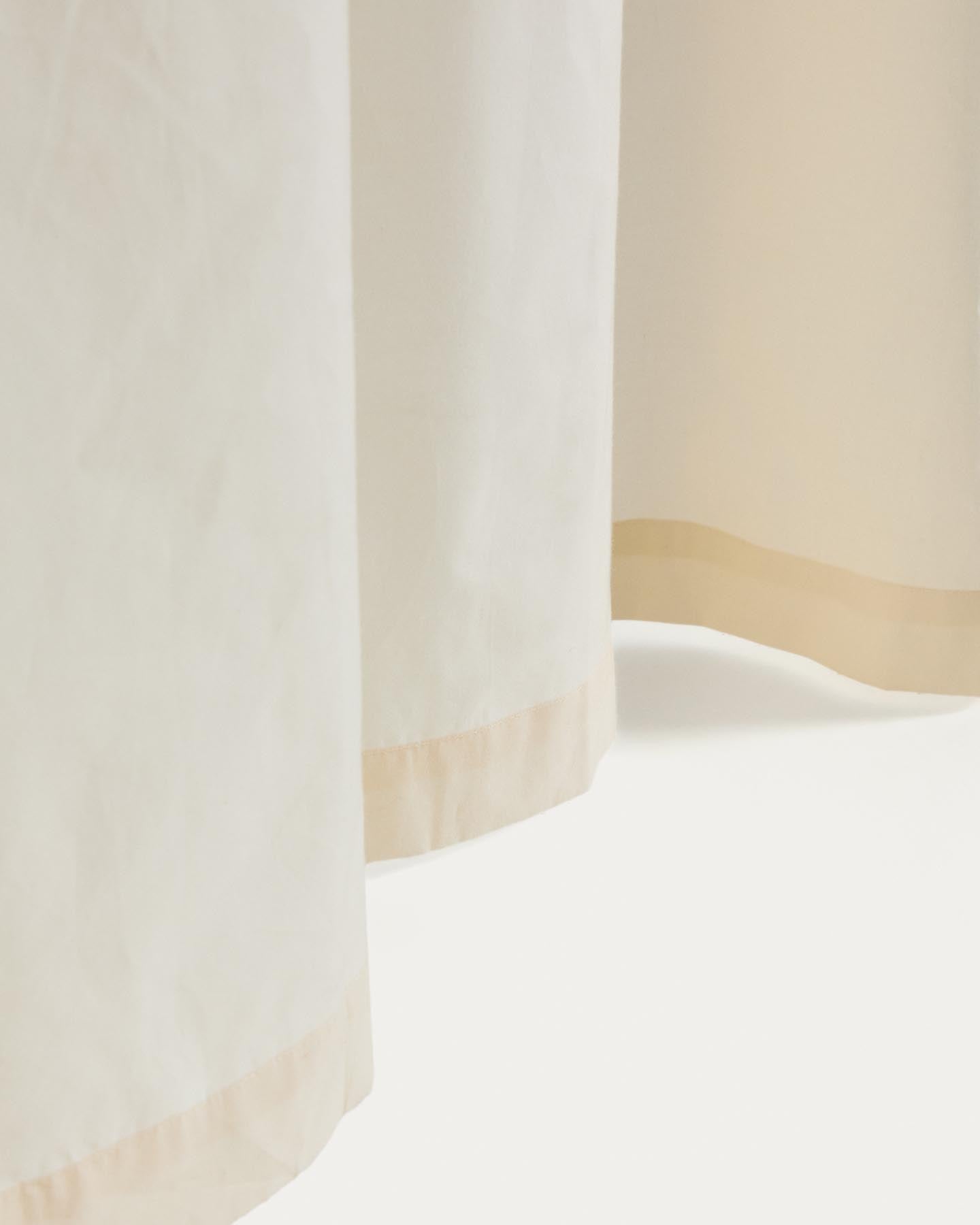 Vorhang Zelda aus 100 % Baumwolle in Weiß mit bunten Bändern, 135 x 270 cm in Weiß präsentiert im Onlineshop von KAQTU Design AG. Vorhang ist von Kave Home