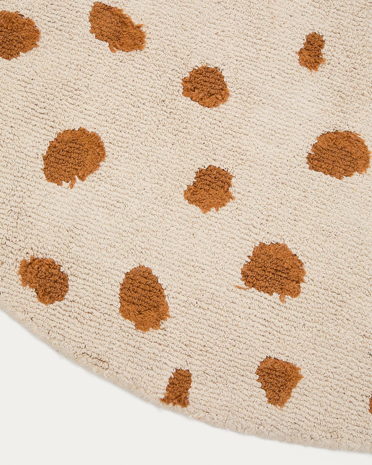 Runder beigefarbener Baumwollteppich Tandani mit Gepardendesign in Orange, Ø 100 cm in Mehrfarbig präsentiert im Onlineshop von KAQTU Design AG. Teppich ist von Kave Home