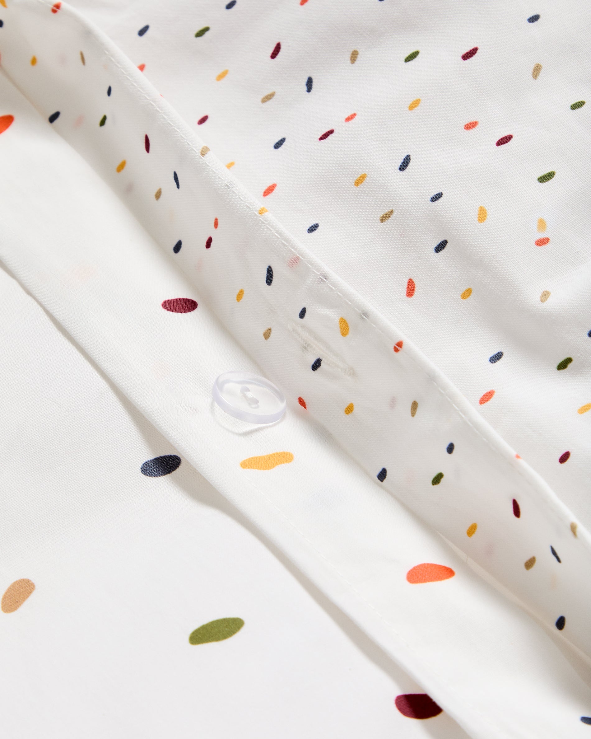 Set Epifania mit Bett- und Kissenbezug aus Baumwollperkal mit farbigem Muster für 70-cm-Betten in Mehrfarbig präsentiert im Onlineshop von KAQTU Design AG. Duvetbezug Kids ist von Kave Home