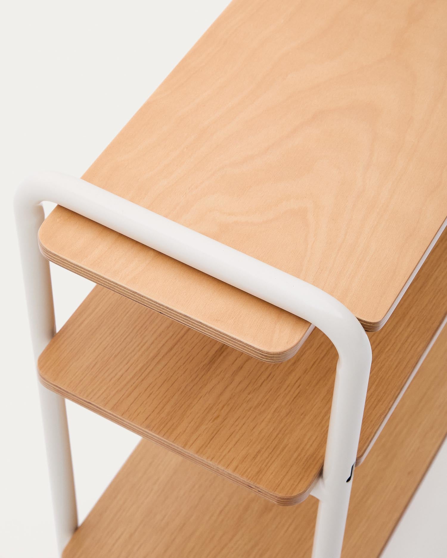 Modernes Regal Tinn aus Eschenfurnier und beigefarbenem Metall, 70 x 60 cm, perfekt für kreative und ordentliche Wohnräume.