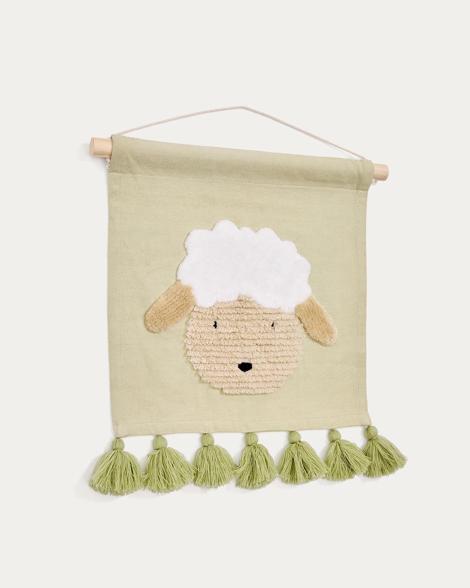 Wandteppich Milu aus grüner Baumwolle mit Schaf und Quasten in Grün in Grün präsentiert im Onlineshop von KAQTU Design AG. Wandteppich ist von Kave Home
