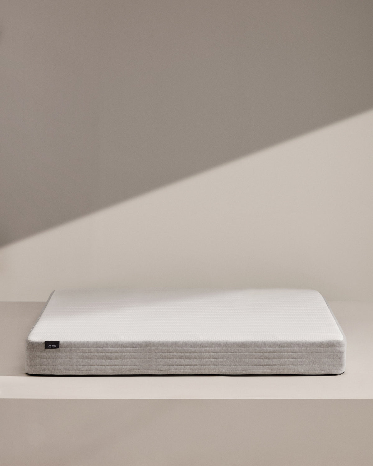 Juno Taschenfederkernmatratze 180 x 200 cm in Weiss, Grau präsentiert im Onlineshop von KAQTU Design AG. Matratze ist von Kave Home