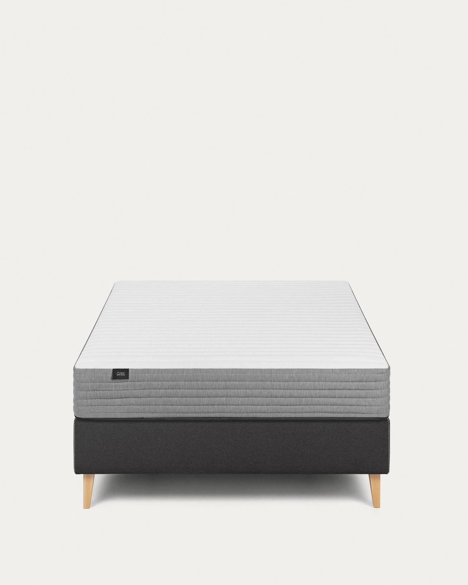 Genießen Sie traumhaften Schlaf mit der Yoko Schaumstoffmatratze von Kave Home: Ergonomische Unterstützung, atmungsaktive Materialien und optimaler Komfort.