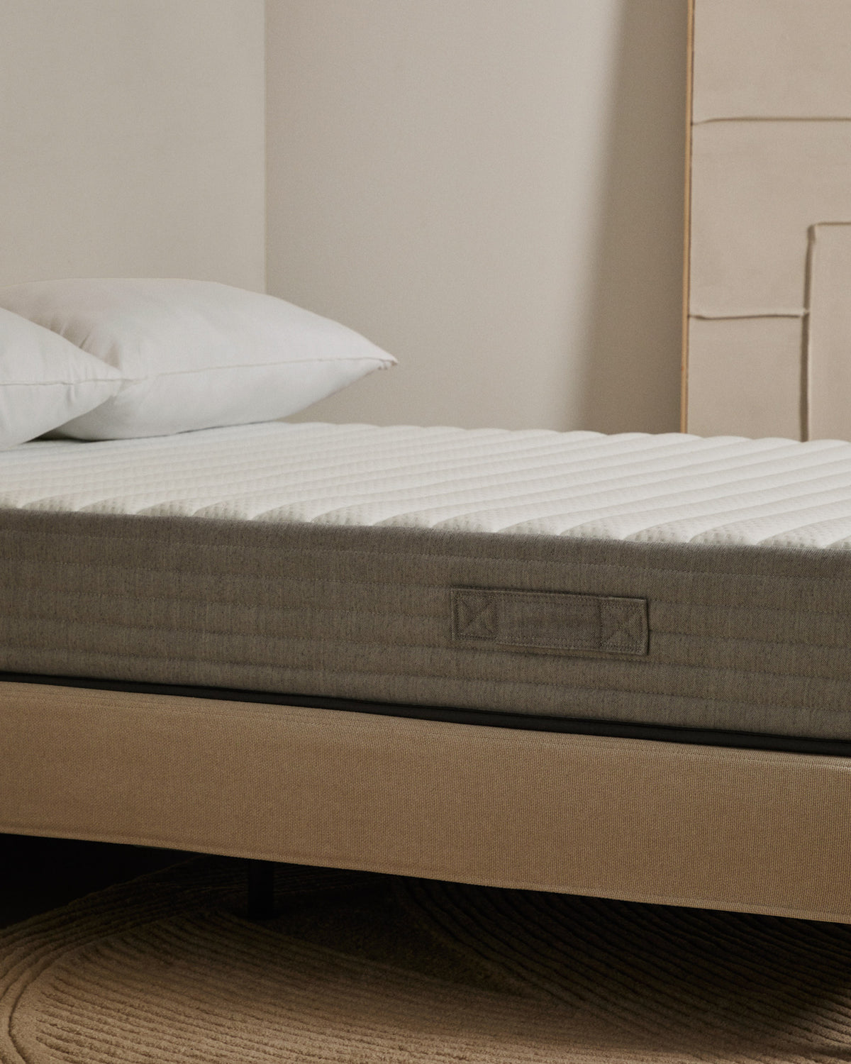 Yoko Schaumstoffmatratze 160 x 200 cm in Weiss, Grau präsentiert im Onlineshop von KAQTU Design AG. Matratze ist von Kave Home