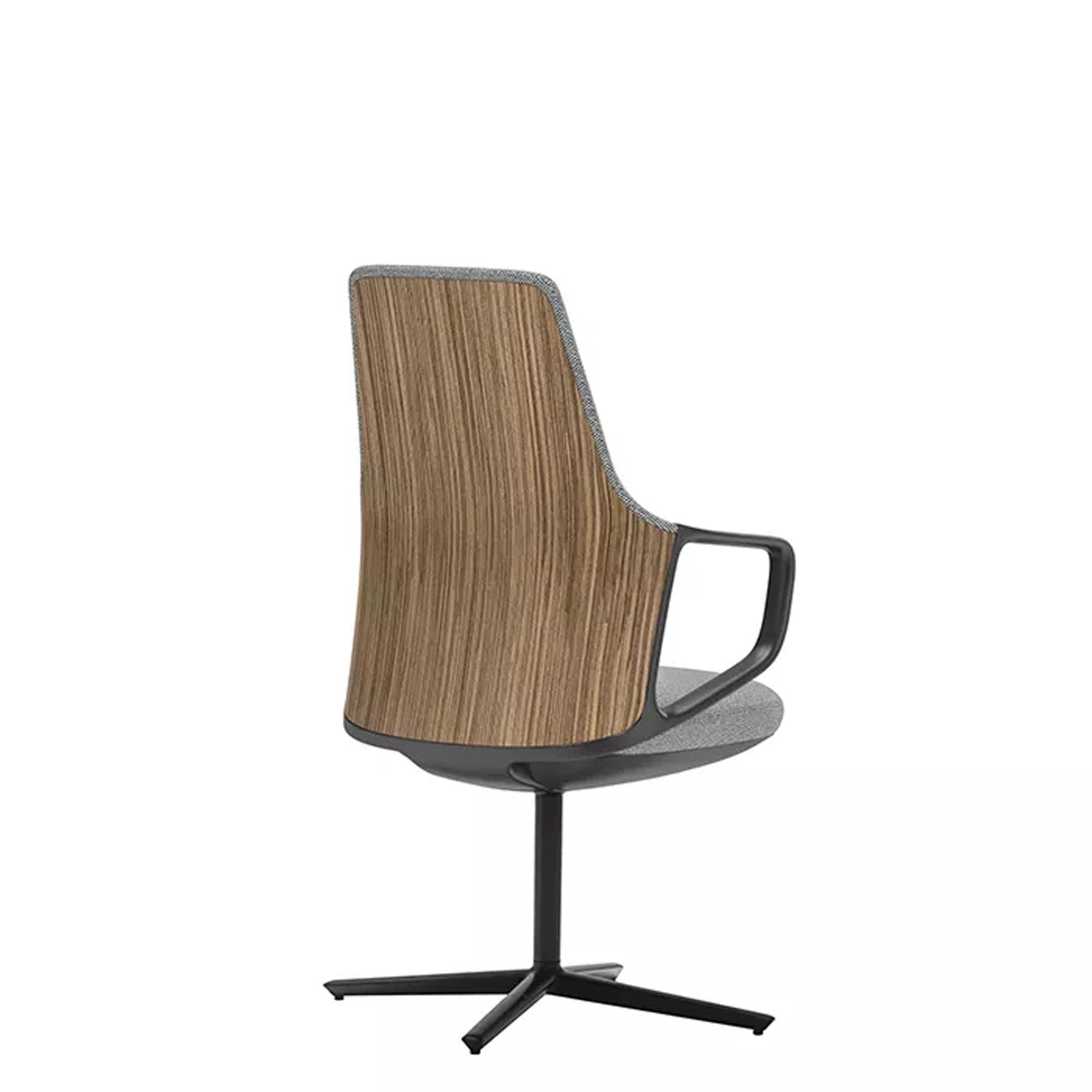 Stylischer Calma Bürostuhl SO2285 von Andreu World, vereint Ergonomie und Eleganz für ein komfortables Büroerlebnis.