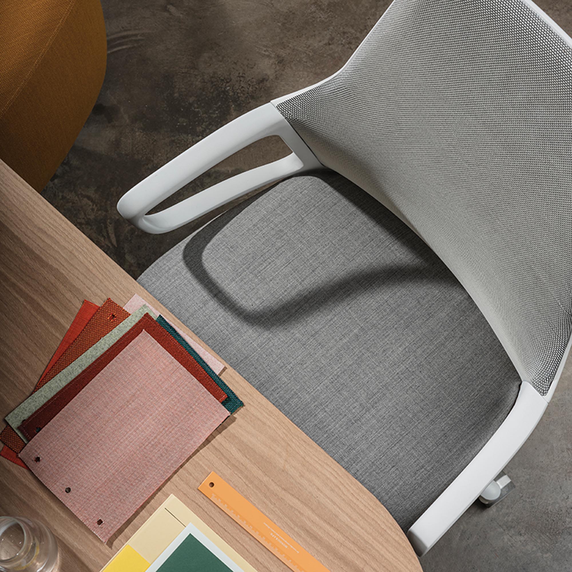 Eleganter Calma Bürostuhl SO2292 von Andreu World: Ergonomisch, langlebig und stilvoll für modernes Arbeiten und Wohlbefinden.