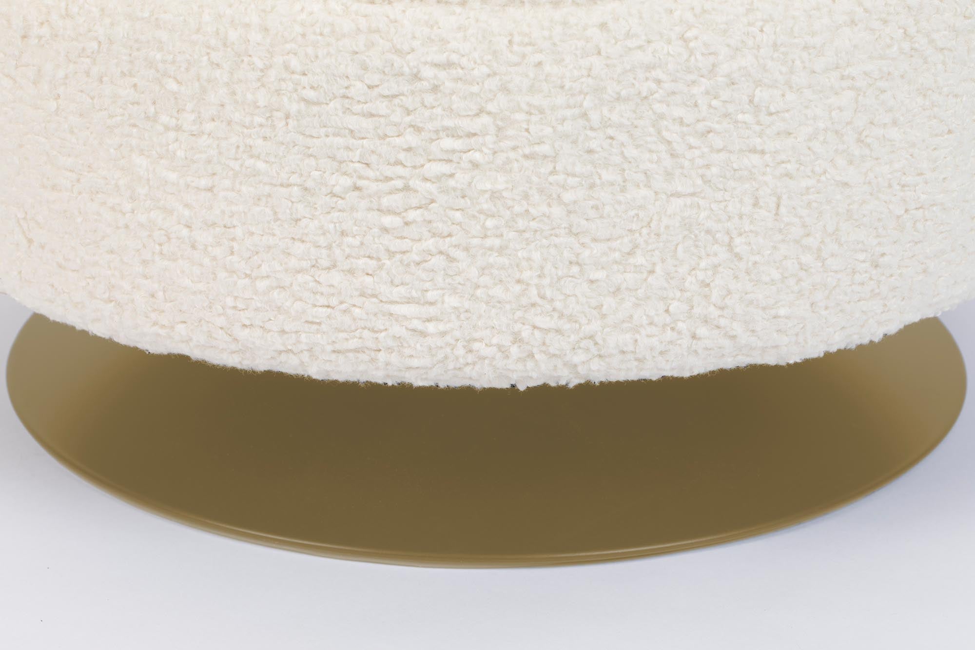 Kuscheliger Loungesessel im einzigartigen Muschel-Design, Teddy-Natur, vereint Stil und Komfort für entspannte Stunden in jedem modernen Zuhause.