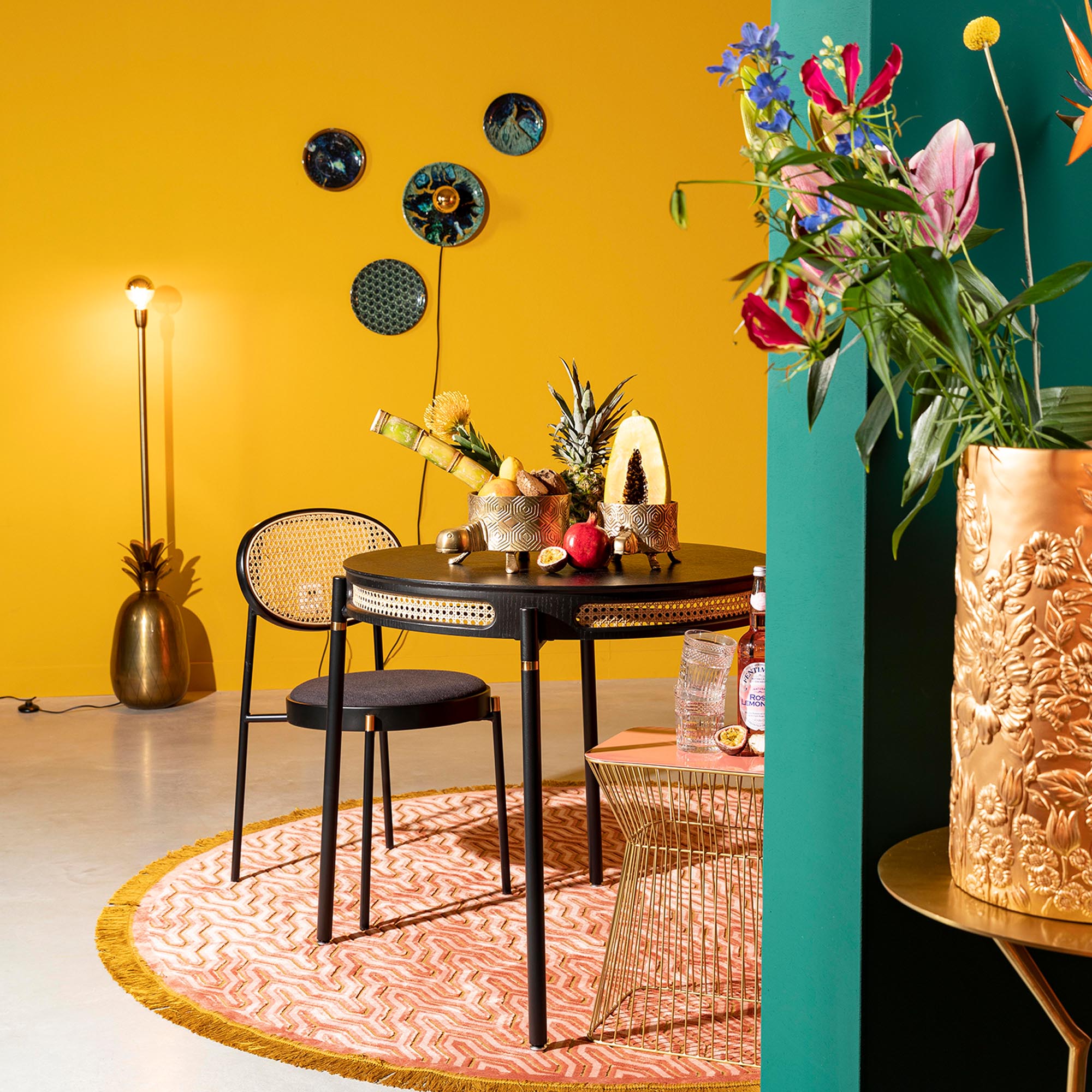 Runder, pinker Teppich (200 cm) von Bold Monkey: Weiches Polyester, lebendig, pflegeleicht, ideal für Wohn- und Schlafzimmer.