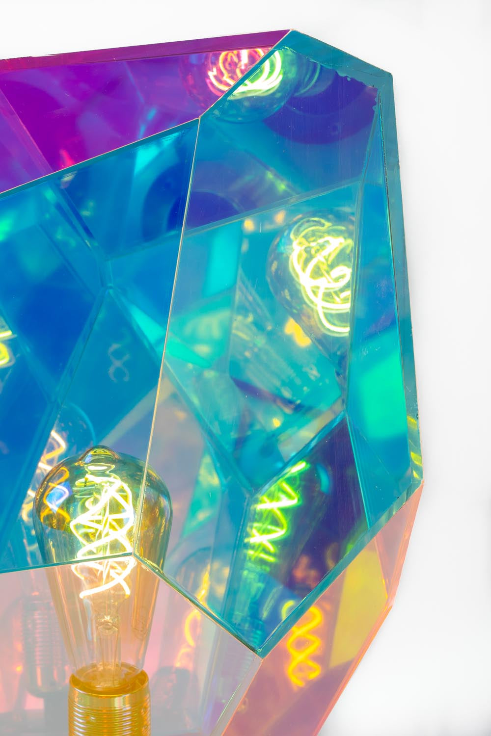 Diamond Dear Tischlampe: Stilvolle Akzentbeleuchtung von Bold Monkey.