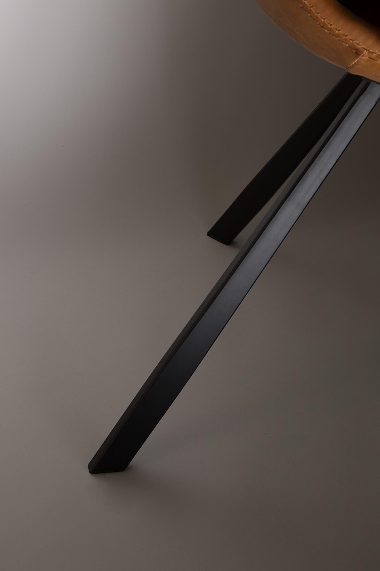 Entdecken Sie den Stuhl Franky von Dutchbone: ein stilvolles Möbelstück, das Komfort und Eleganz in Ihr Zuhause bringt.