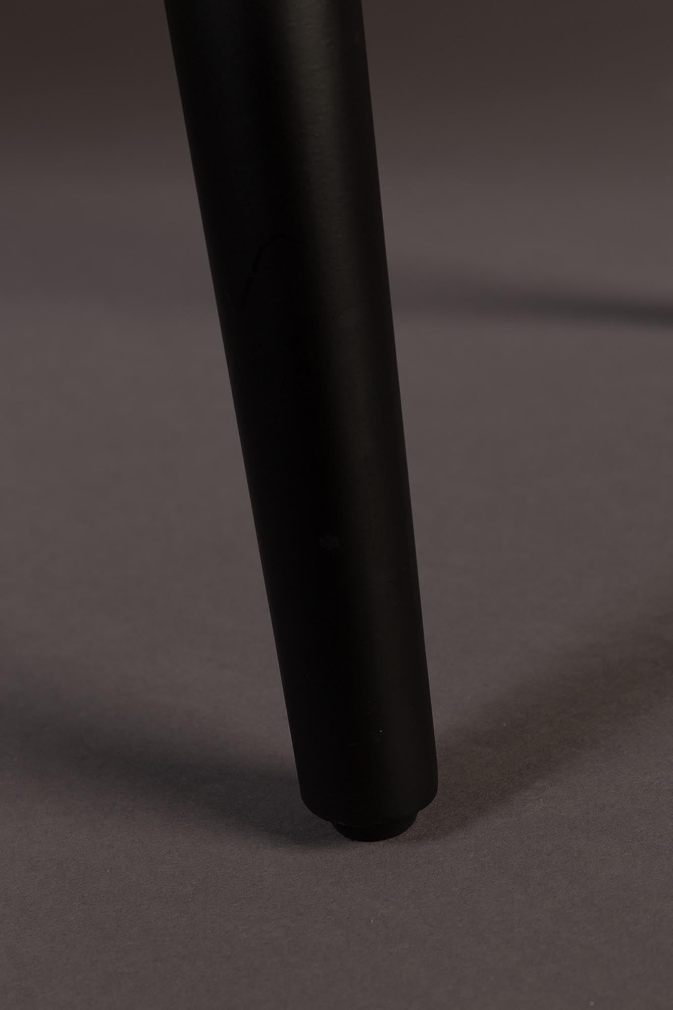 Entdecken Sie den Alagon Tisch von Dutchbone: Einzigartiges Design aus hochwertigem Mangoholz für stilvolle Wohnräume.