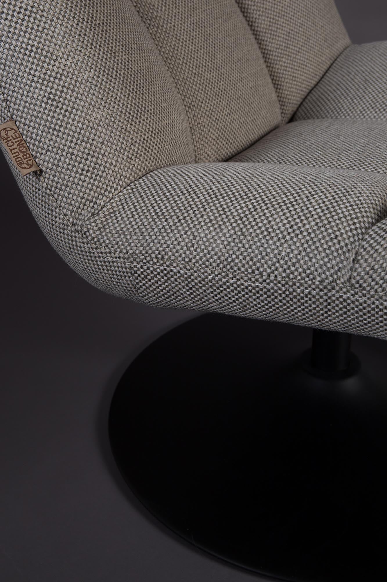 Entspannen Sie stilvoll im Loungesessel Bar von Dutchbone – ein elegantes Möbelstück, das jedem Raum Charakter verleiht.