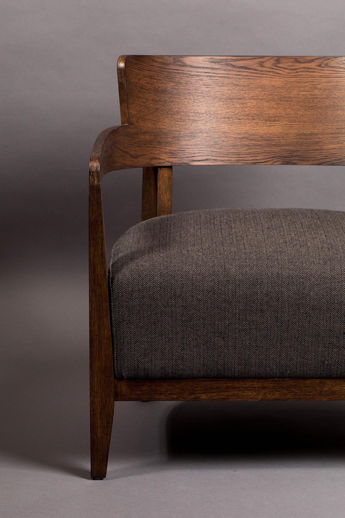 Entdecken Sie den Loungesessel Duran von Dutchbone: stilvoll, komfortabel und perfekt für entspannte Stunden in Ihrem Zuhause.