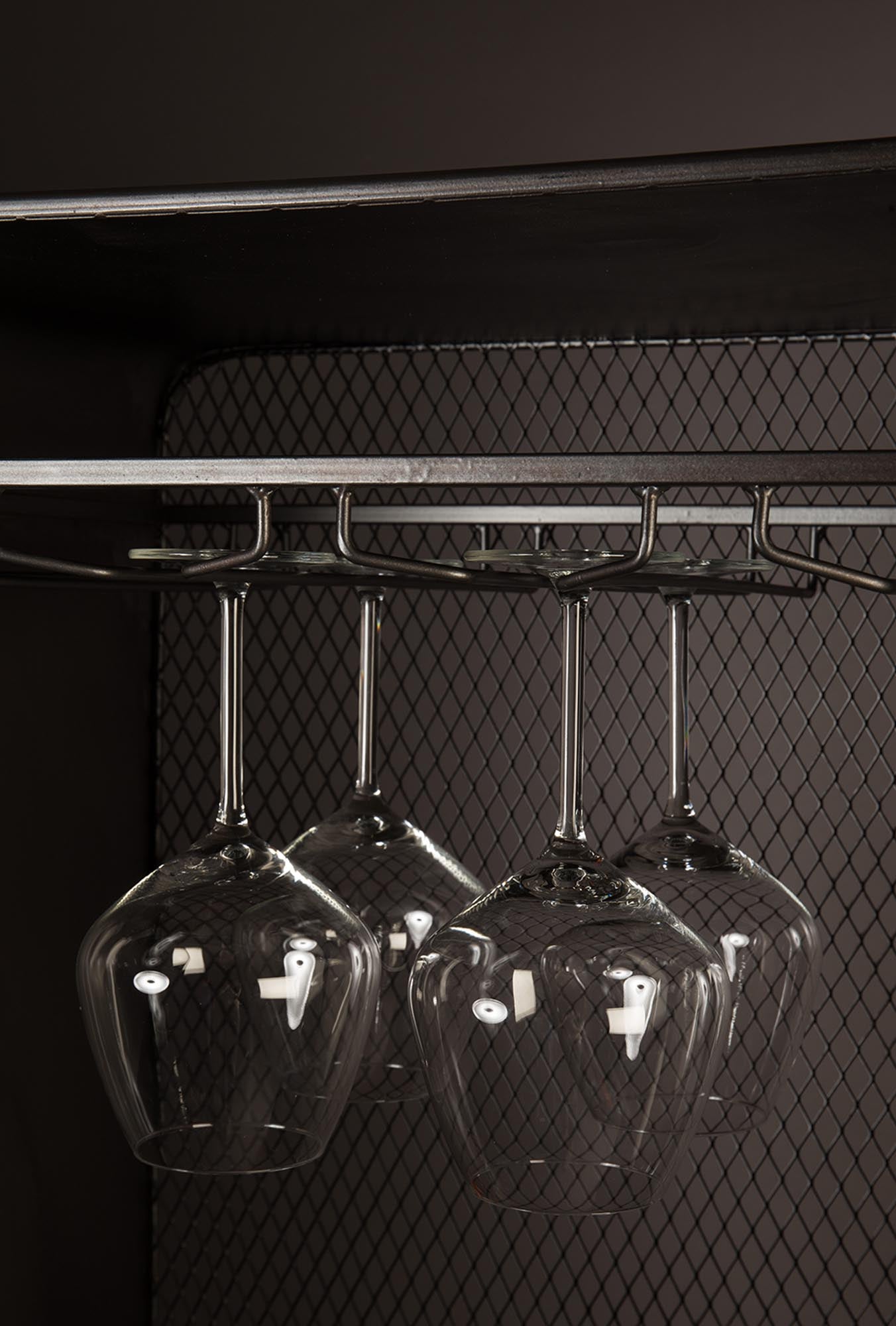 Dutchbone Cabinet Vino: Ihr stilvoller Begleiter für Weinliebhaber.