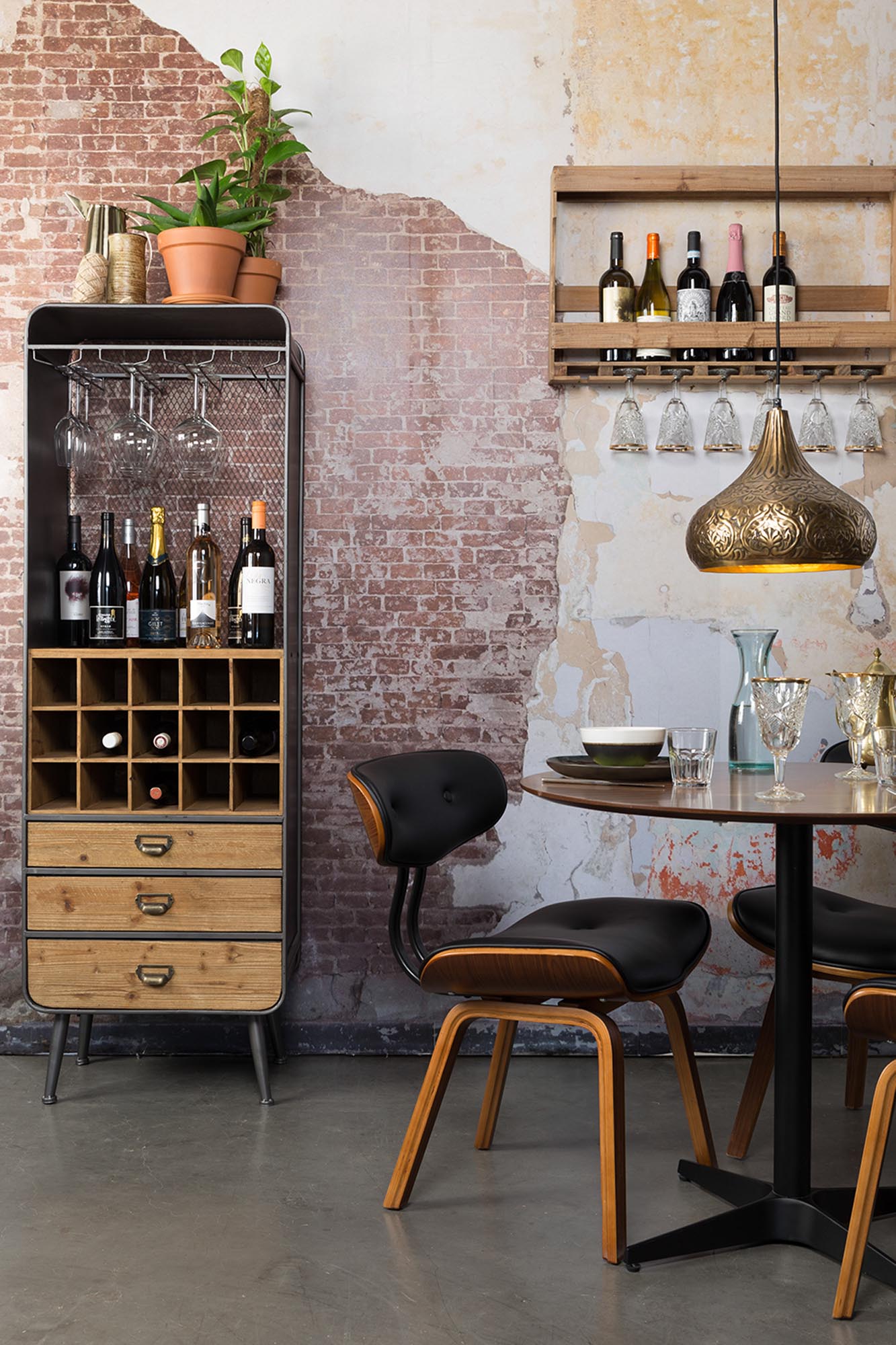 Dutchbone Cabinet Vino: Perfekte Weinlagerung mit modernem Design.